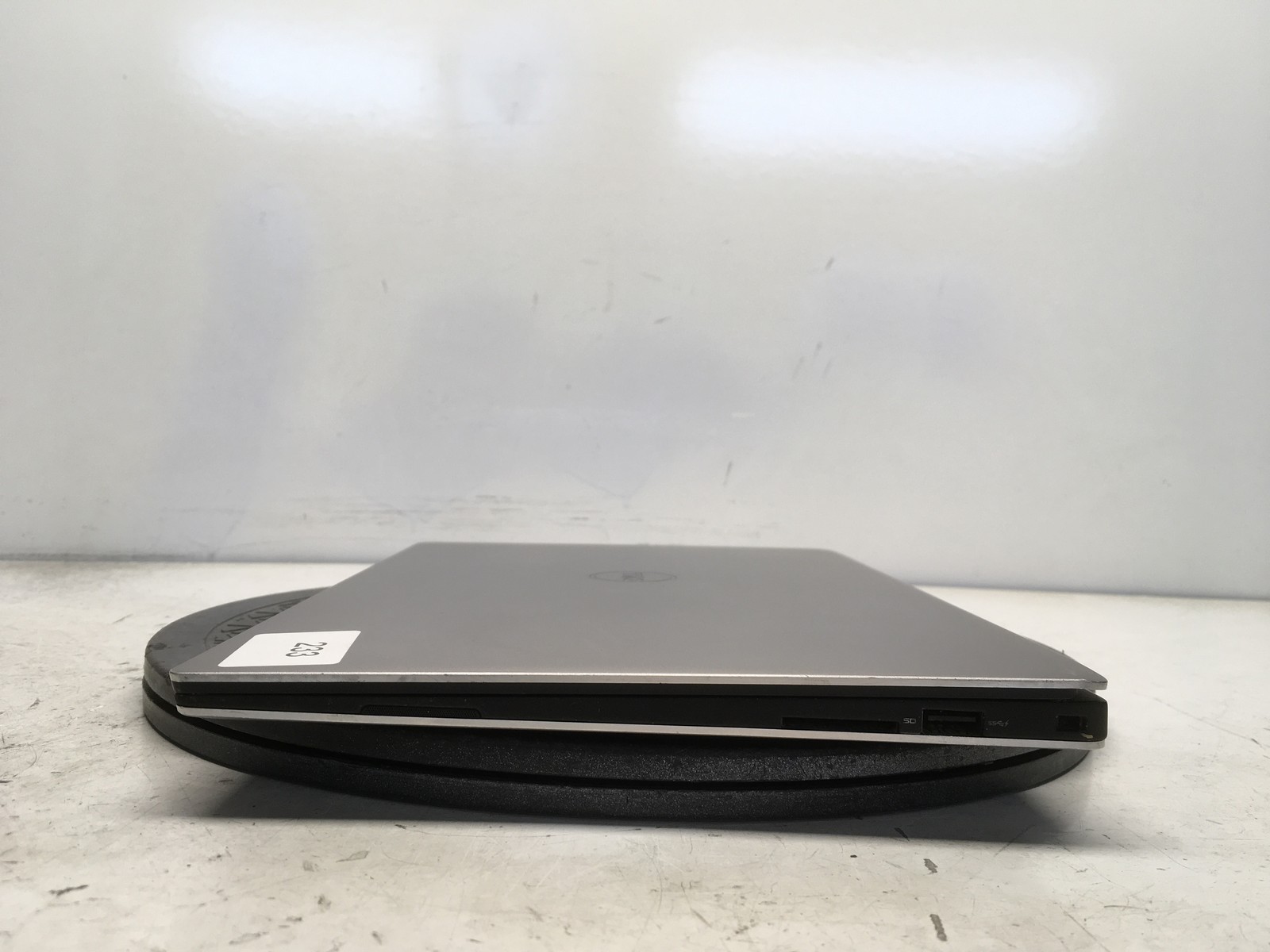 Dell XPS 13 9343 Intel i5-5200U 2.2GHz 8 GB NO HDD No Batt