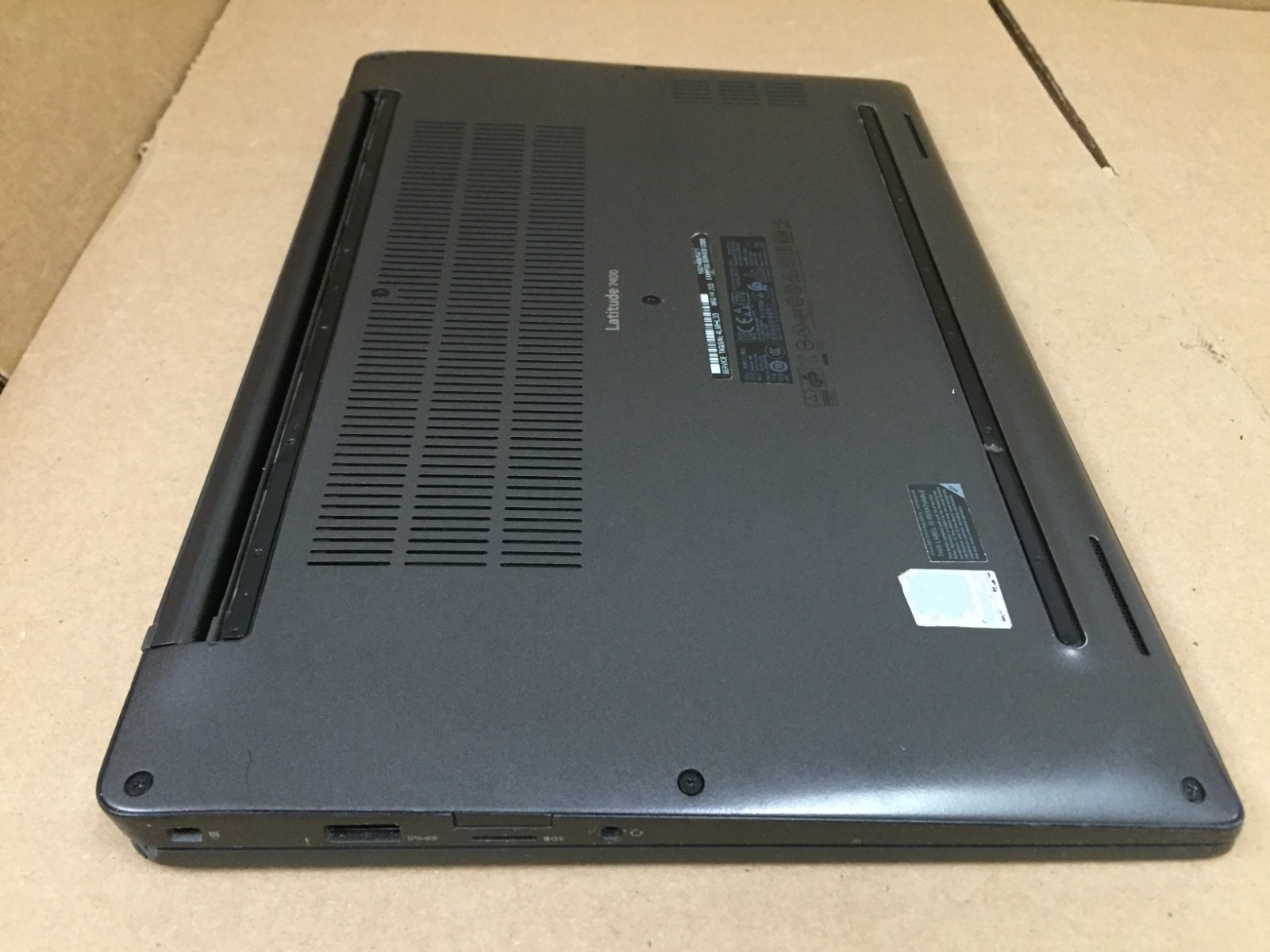 Dell Latitude 7400 14″ FHD Laptop Core i7-8665U 8GB RAM 512GB SSD w/AC Adapter