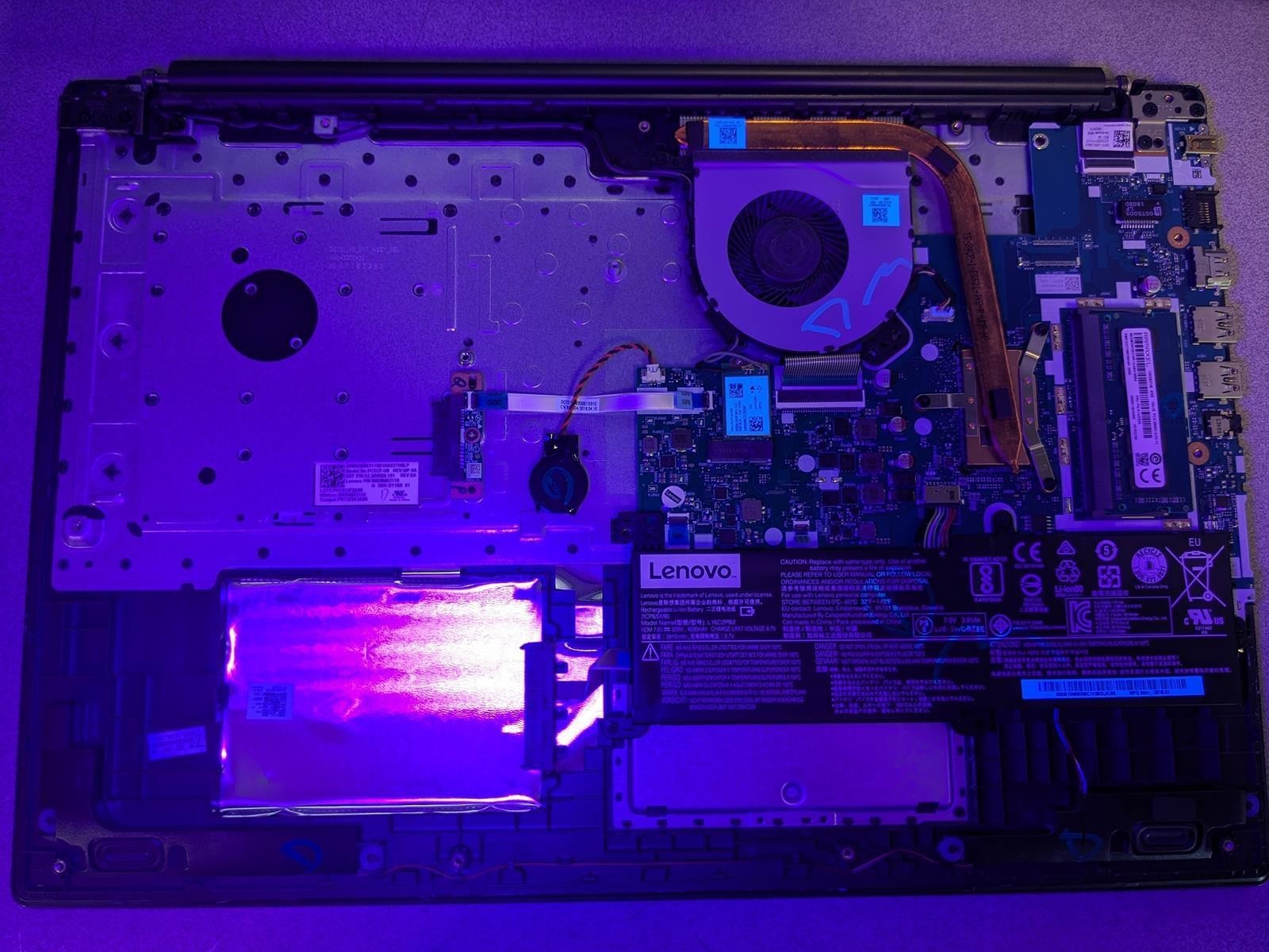 LENOVO IDEAPAD 330-17IKB i5-8250U @ 1.60GHz, 8GB RAM, NO HDD/OS
