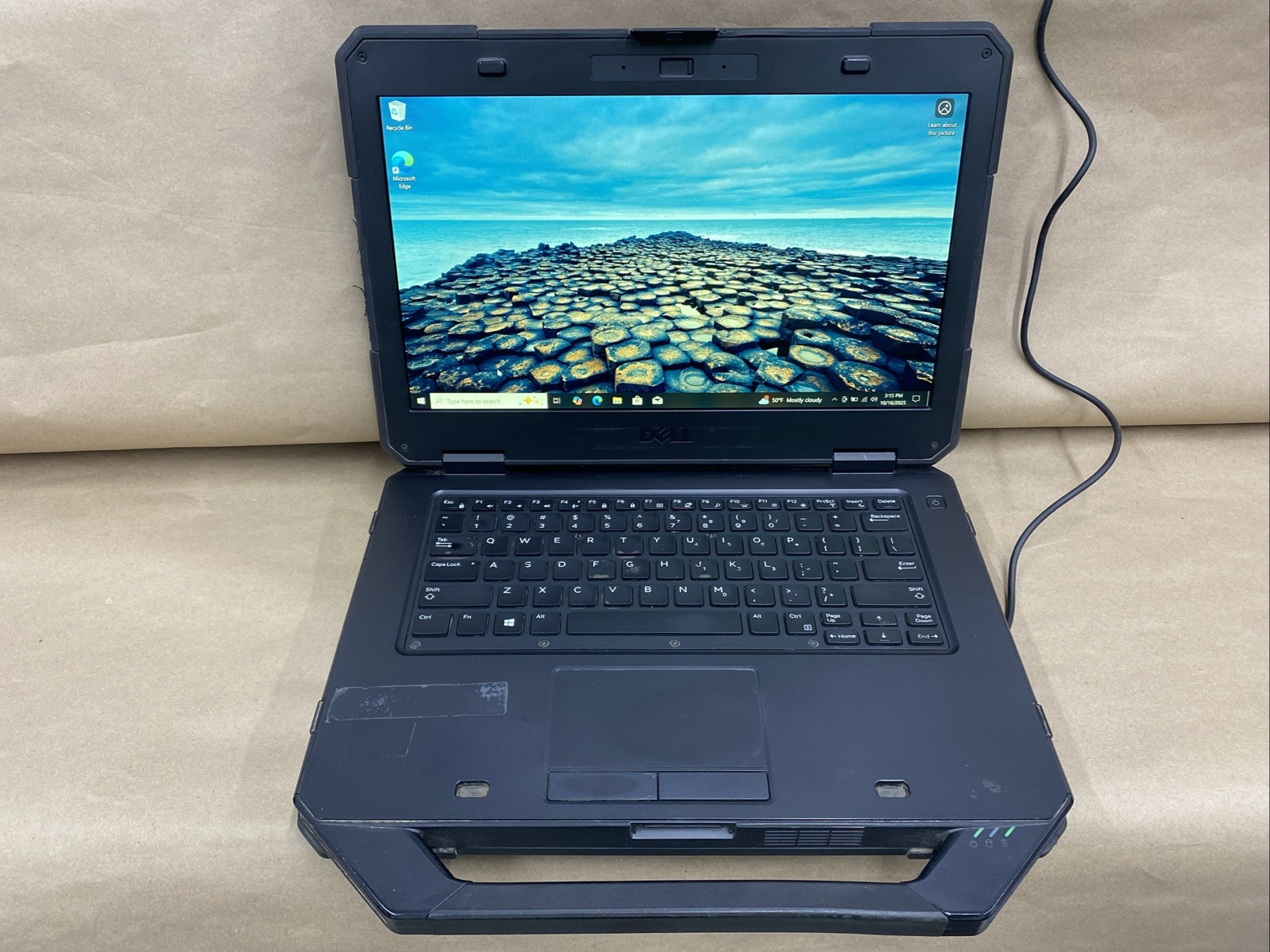 Dell Latitude 5414 – 14″ FHD – i5-6300U – 8GB – 256GB SSD – Win 10 Pro – READ
