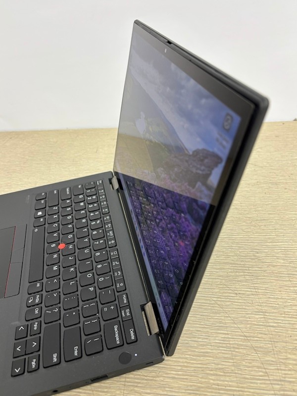 Lenovo ThinkPad X13 Yoga Gen 2 13″ i5-1145G7 16GB 256GB SSD W11P (screen issue)