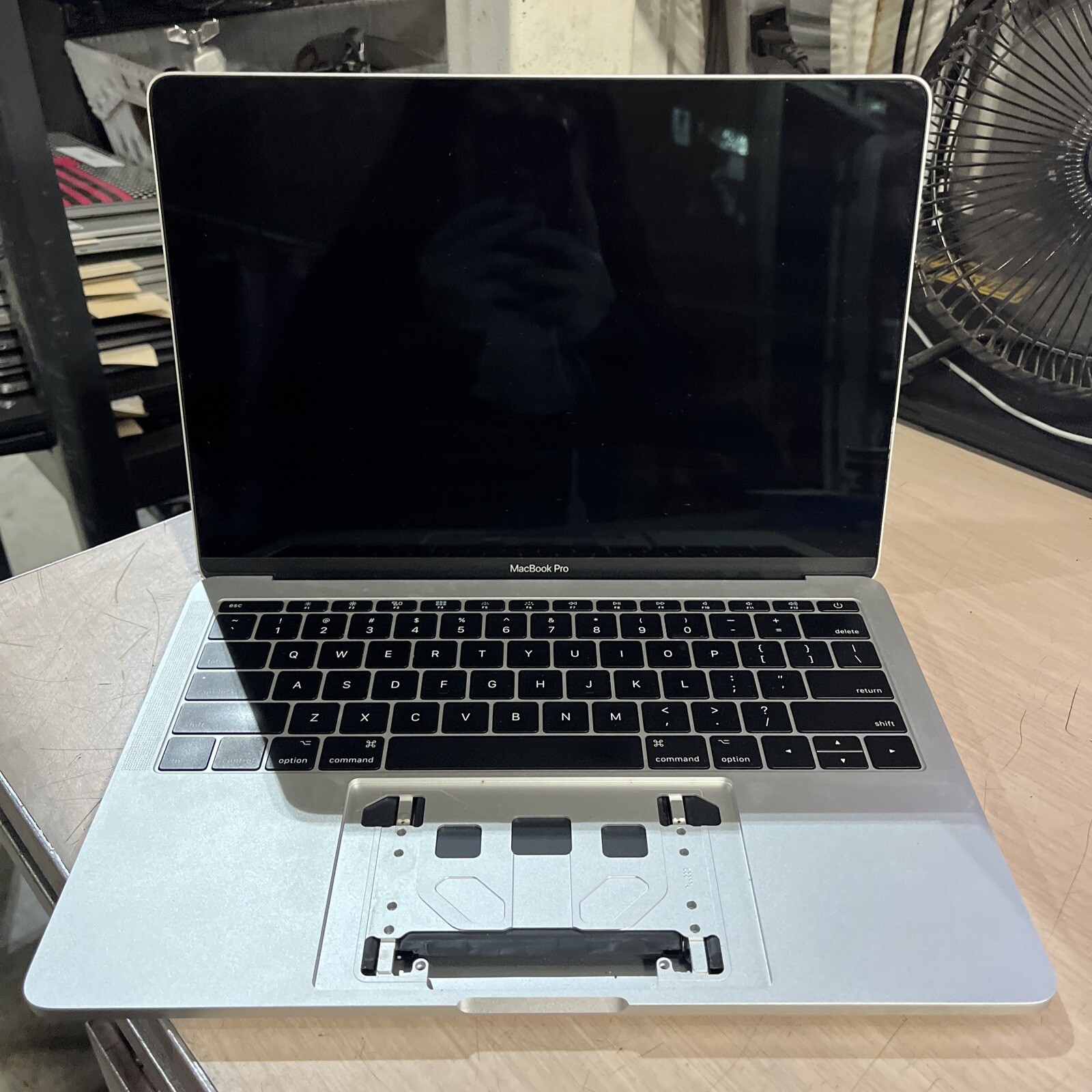 APPLE MACBOOK PRO 13″ MID-2017 CORE I5-7360U 2.3GHZ 8GB RAM NO HD :