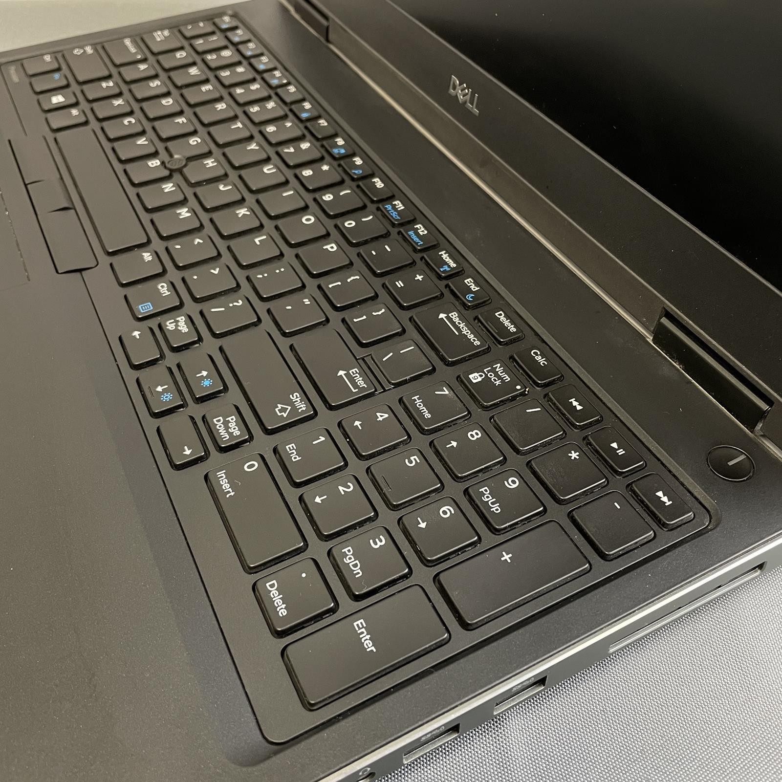 DELL Precision 7530 15.6″ 4K, Xeon-E-2186M, 32GB, 1TB NVMe, P3200, W11P | B/C