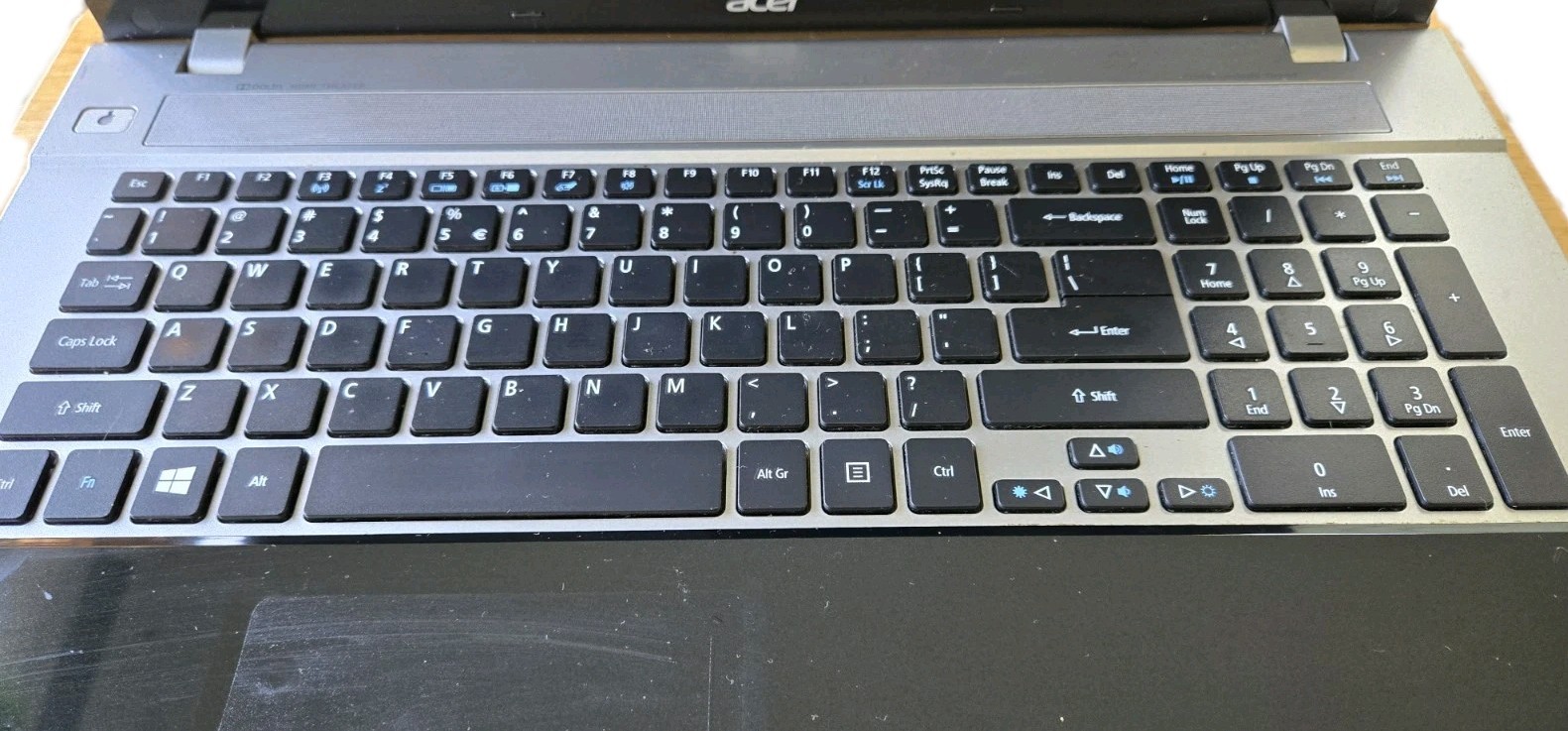 Acer Aspire V3 731-4477 15″ Laptop SOLD AS IS FOR PARTS