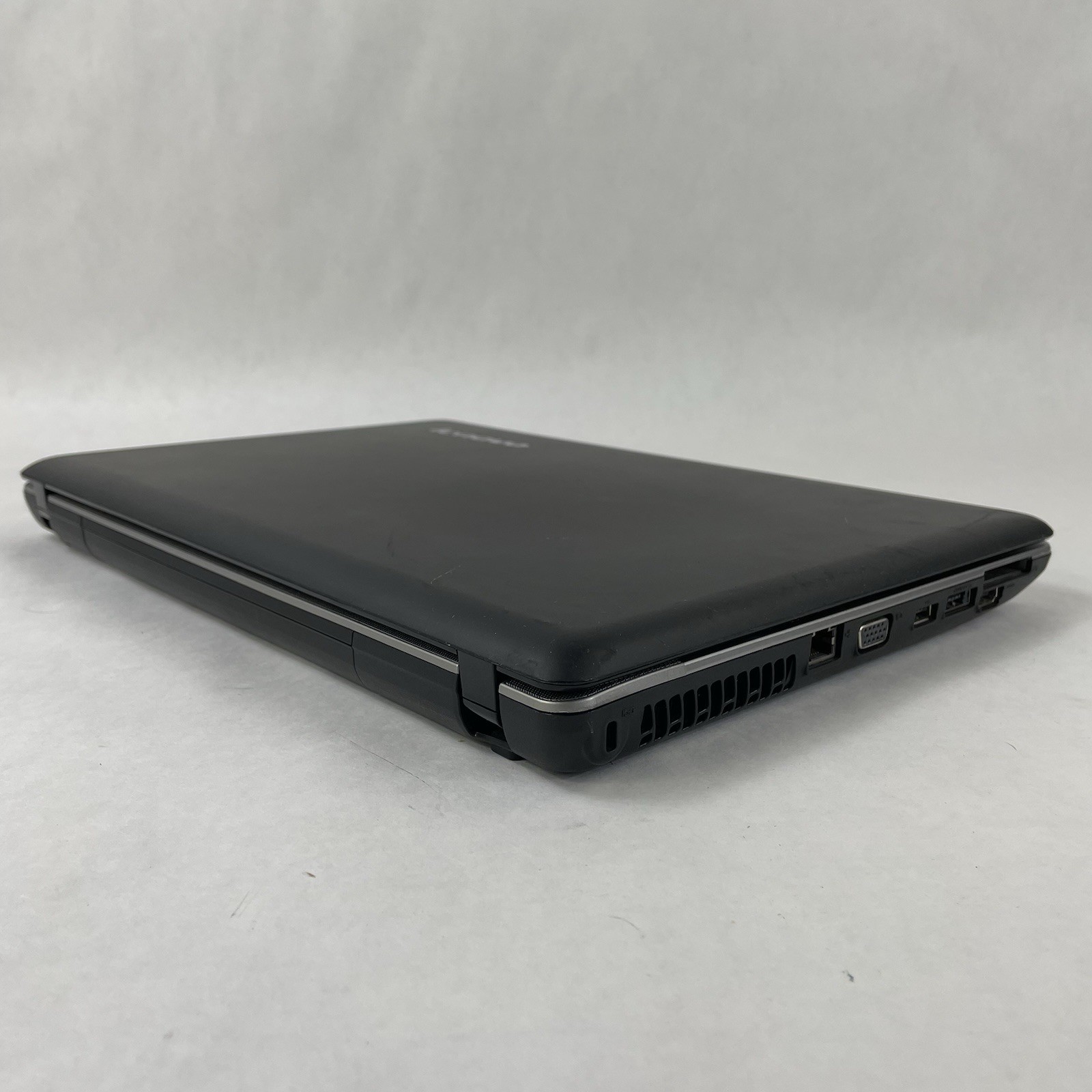 Lenovo IdeaPad Z565 15.6″ AMD Phenom 2 N660 3.0GHz 4GB RAM No SSD/OS/AC/Battery