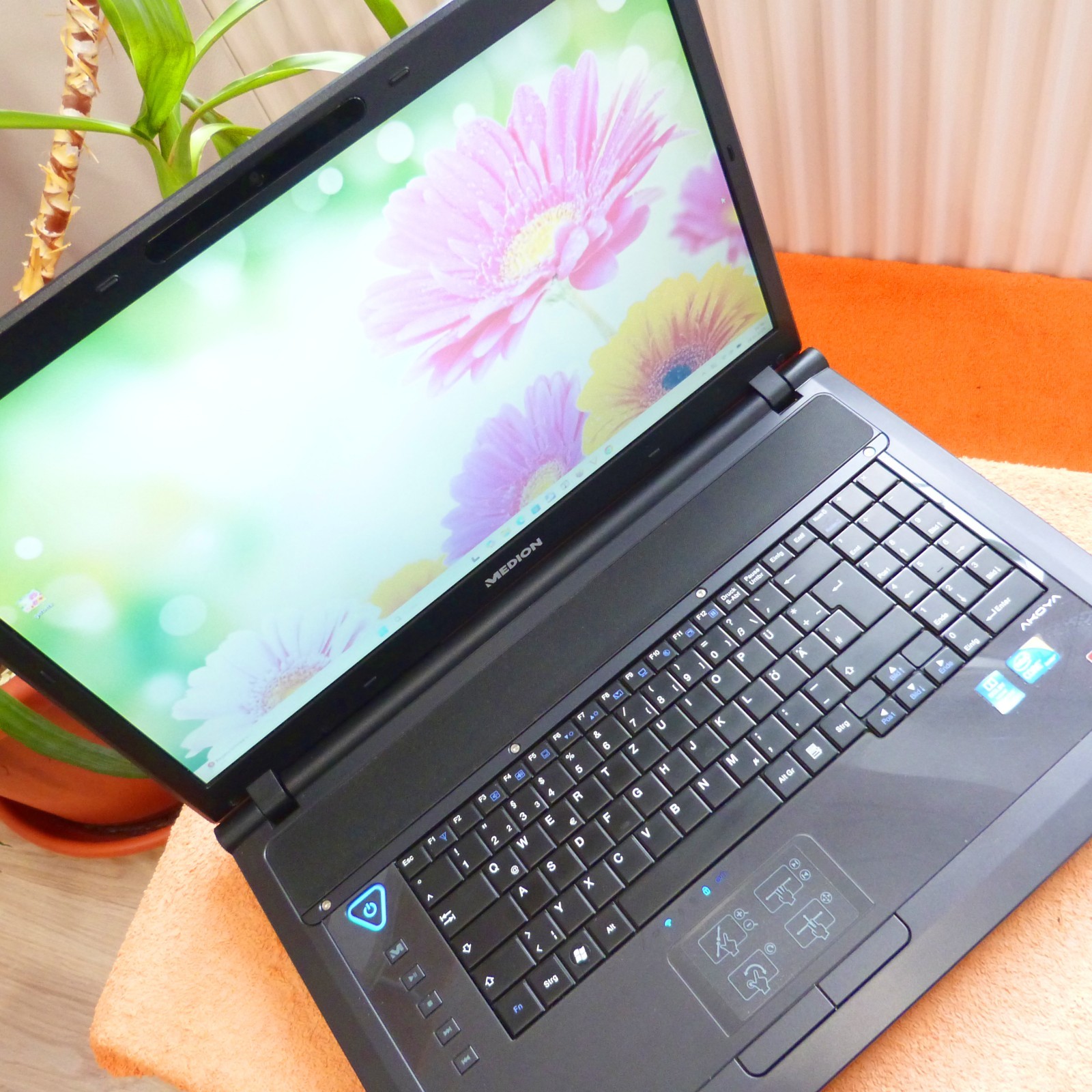 Medion P8614 XXL Cinema MONSTER 18″ L 1TB HDD SSD Windows 11 l 8GB RAM NEW HDMI