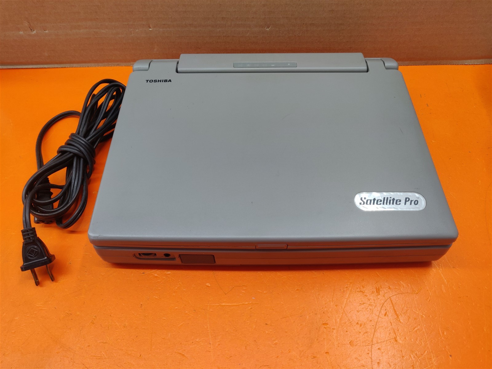 ⭐️⭐️⭐️⭐️⭐️ **DEFECTIVE** Toshiba Satellite Pro 430CDT Vintage Laptop