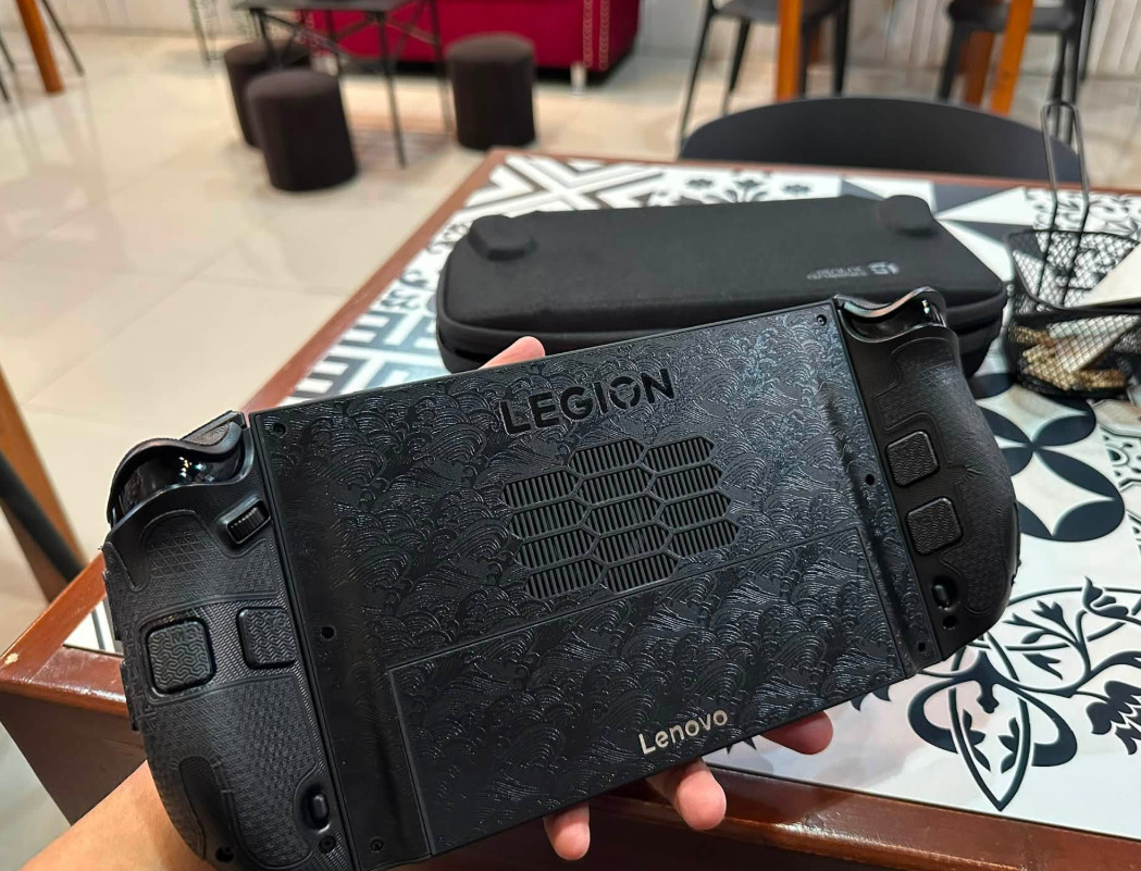 Ryzen Z2 Gaming Handheld PC 32GB 1TB 8.8″ OLED 144Hz – Legion Go 2