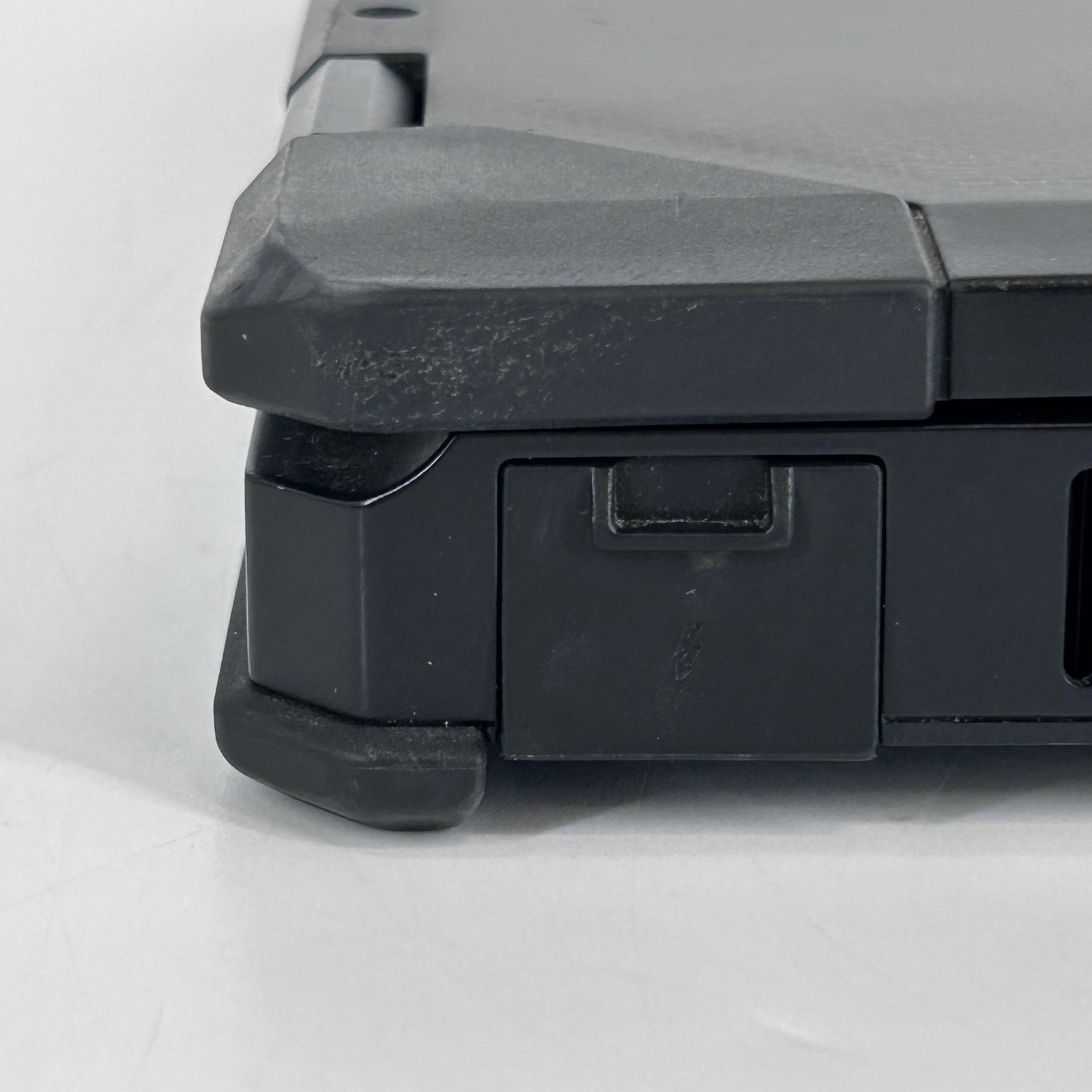 Dell Latitude 5430 Rugged 14 FHD TOUCH i7-1185G7 3.GHz 16GB 256GB Missing Handle