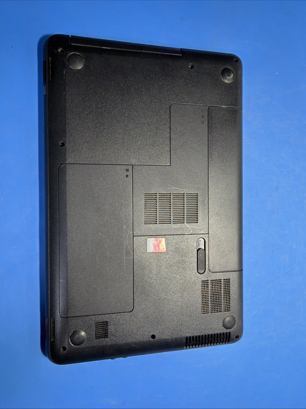 HP 2000-2D19WM Laptop AMD E-300 4GB Ram NO HD/OS (FL)