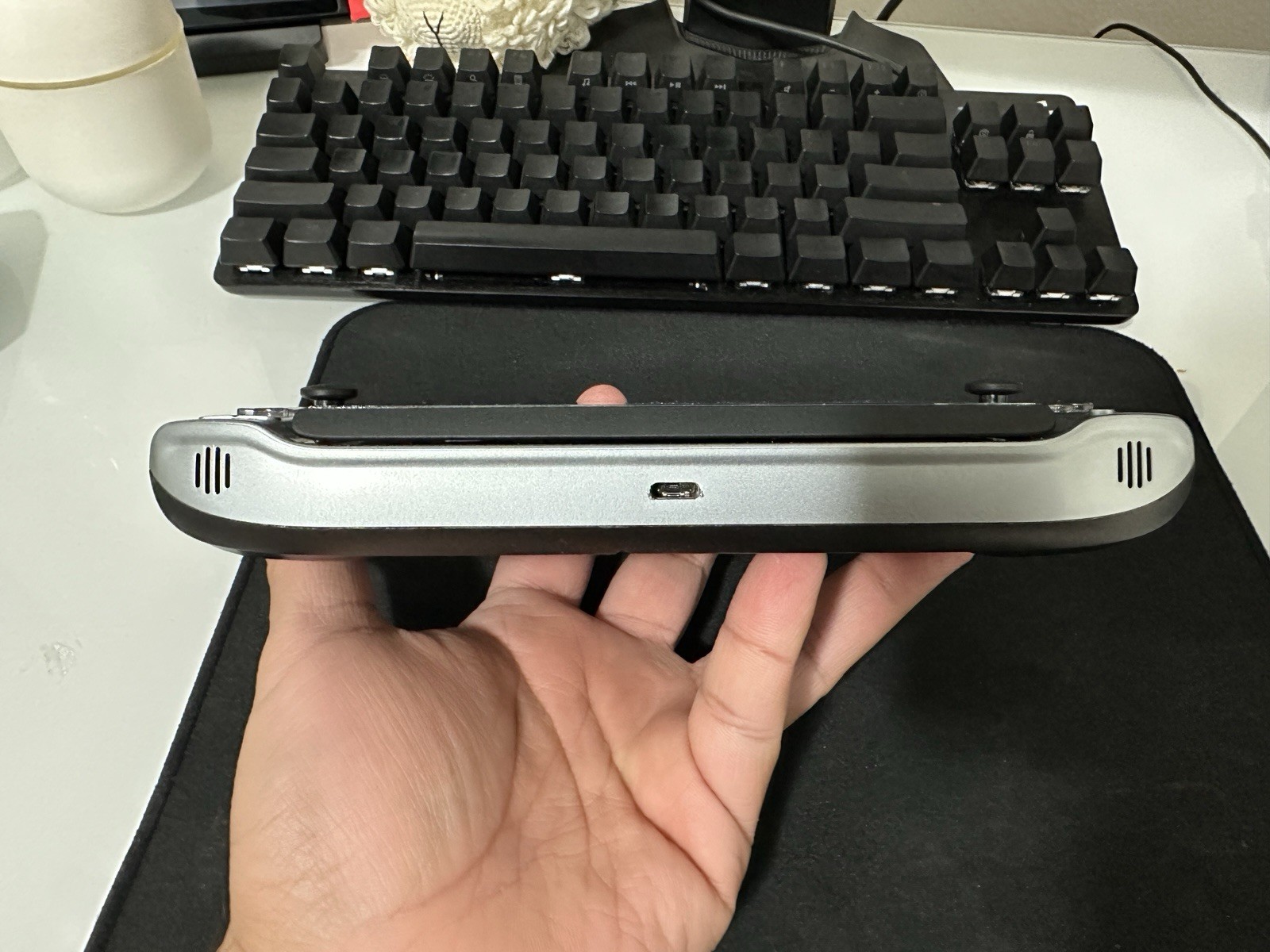 GPD Win 3 i7 16GB 1TB SSD 5.5in Win 11 w/ USB-C Dock, Box Black/Silver