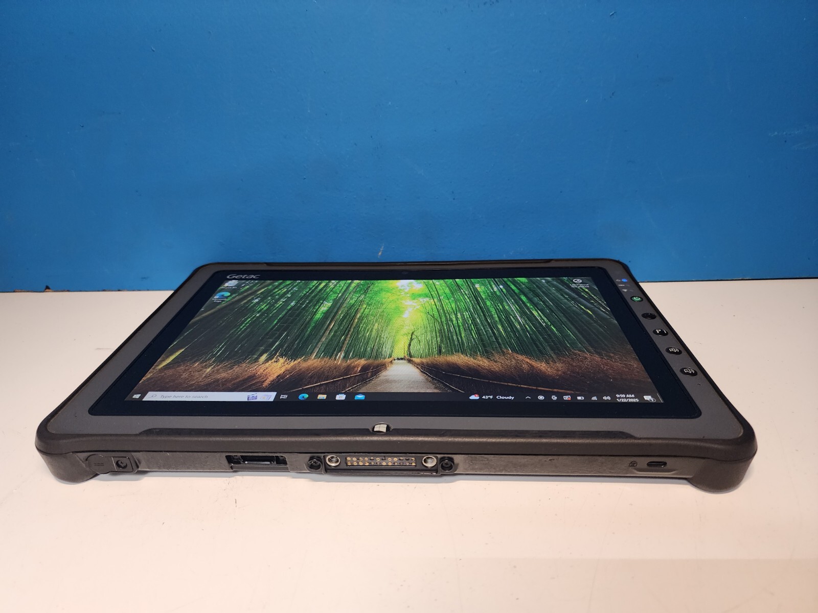 Getac F110 G3 Rugged Tablet Computer i5-6200U 2.30GHZ 8GB 256GB, WIN 10PRO