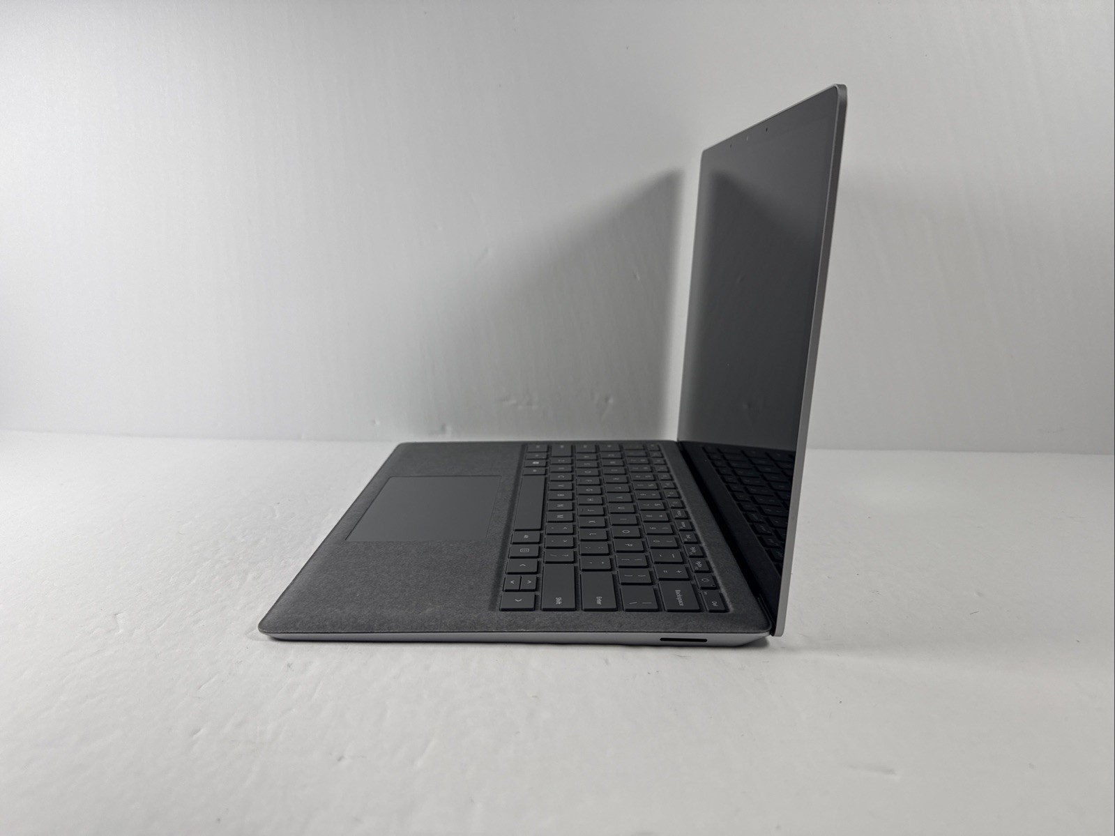 Microsoft Surface Laptop 5 13.5” 1950 Intel Core i7-1265U 16GB RAM 512GB NVME