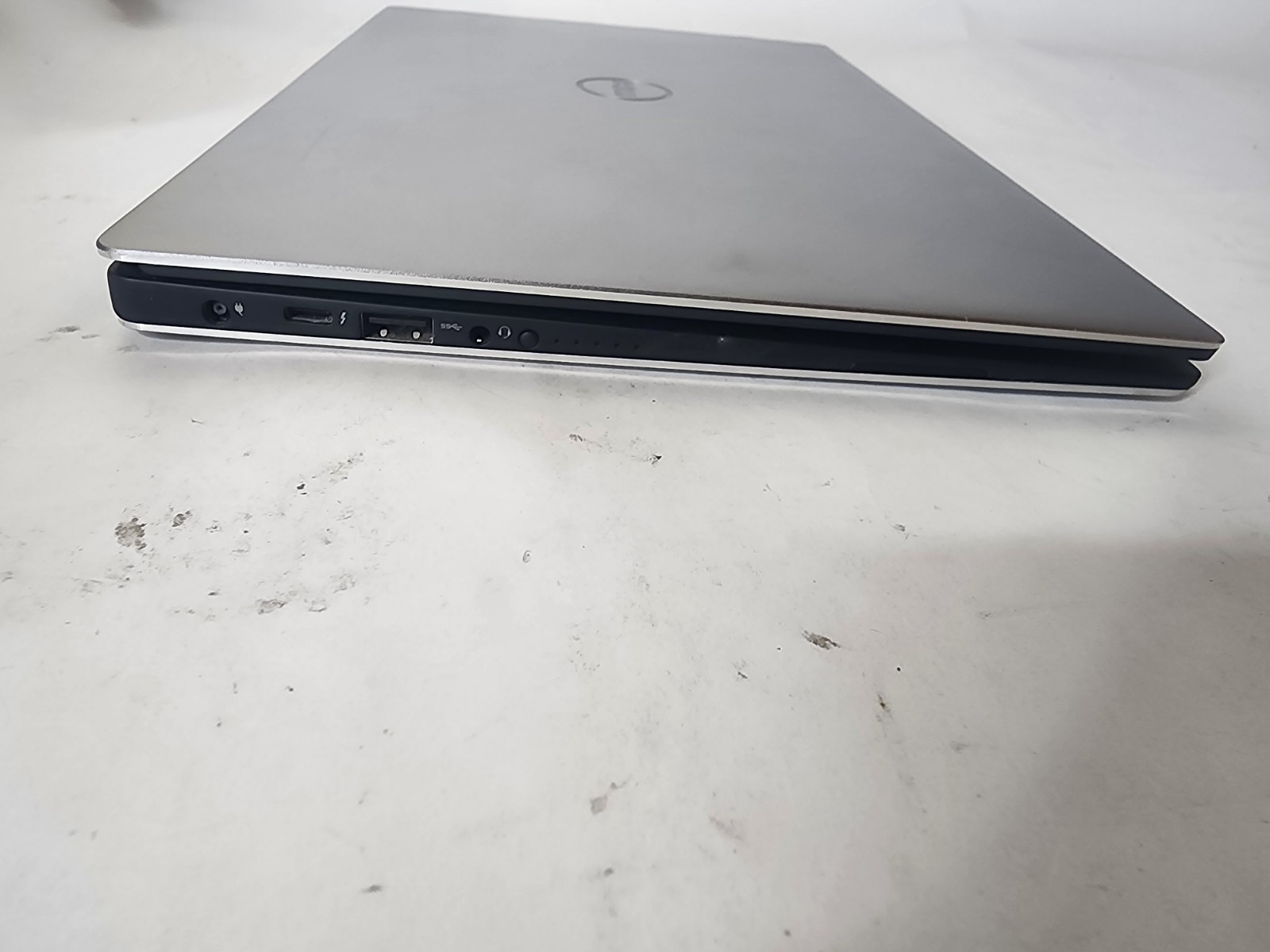 Dell XPS 13 9350, i5-6200u, 8 GB – 128 GB SSD Windows 10 Pro