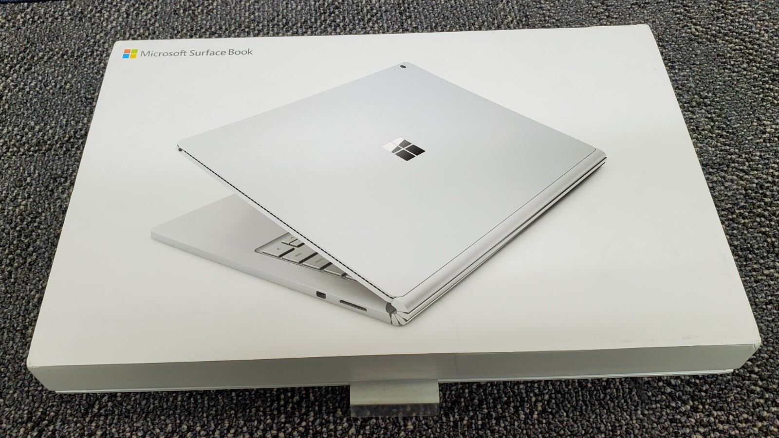 Microsoft Surface Book 13.5 inch (1TB, Intel i7-6600U, 2.6GHz, 16GB) w/ Case
