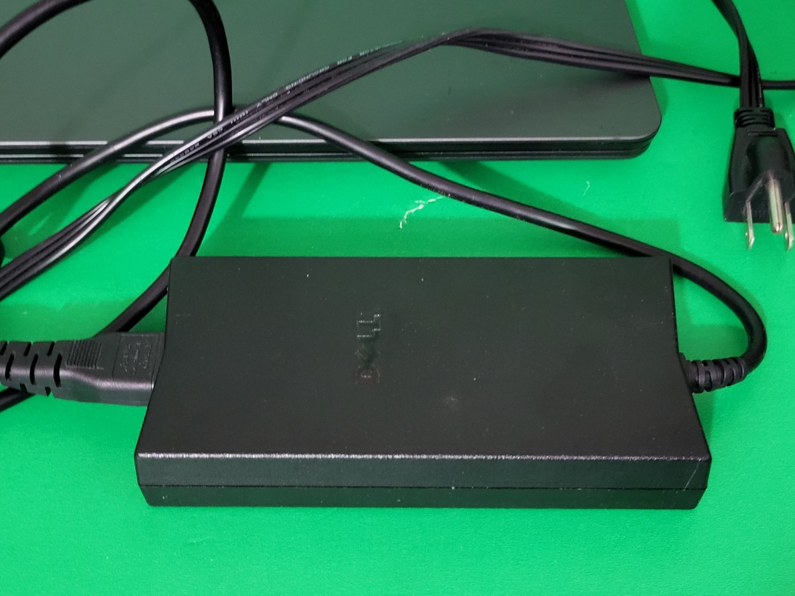 Dell Latitude 3550 15.6″ i5-5200U 2.2GHz 4GB RAM 500GB HDD For Parts As Is