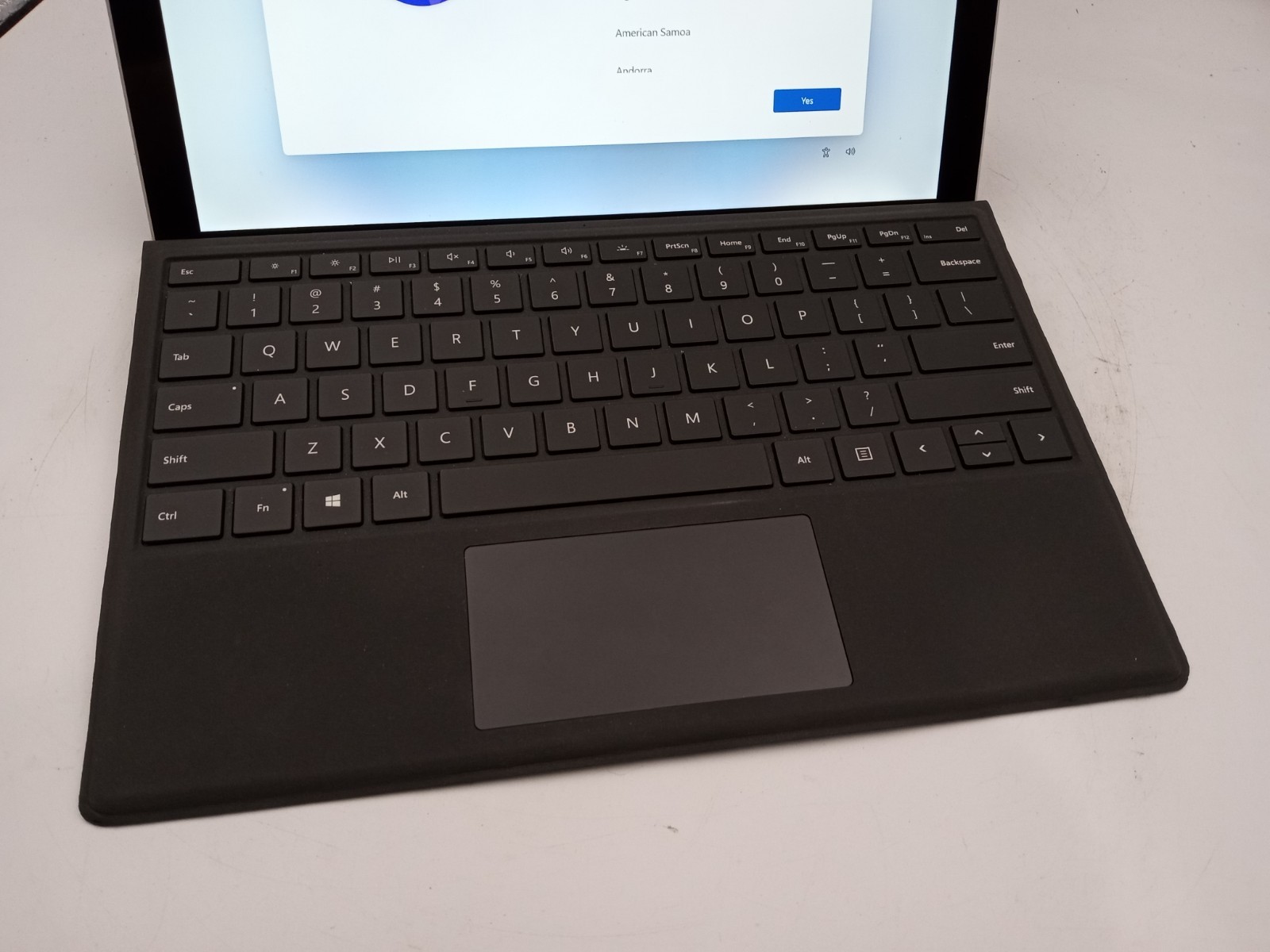 Microsoft Surface Pro 5 1796 12.3″ i7-7660U 16GB RAM 512GB SSD W11 with Case -RR