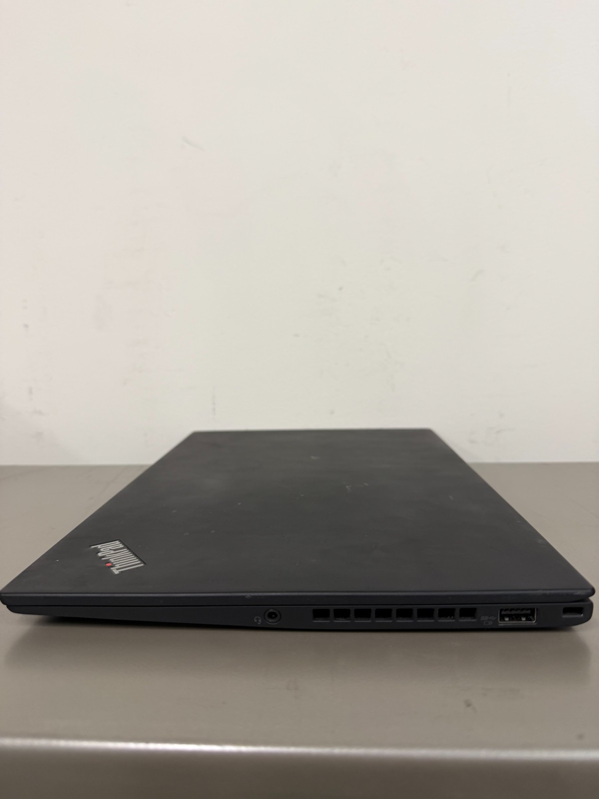 Lenovo 20HRCTO1WW ThinkPad X1 Carbon 5th Gen i7-7600U 16GB 512GB Windows 10 Pro