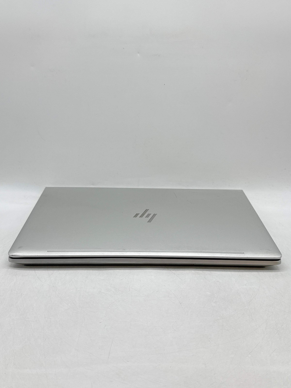 HP EliteBook 640 G10 14.0″ Touch Core i5-1335U 256GB SSD 8GB RAM – Screen Marks