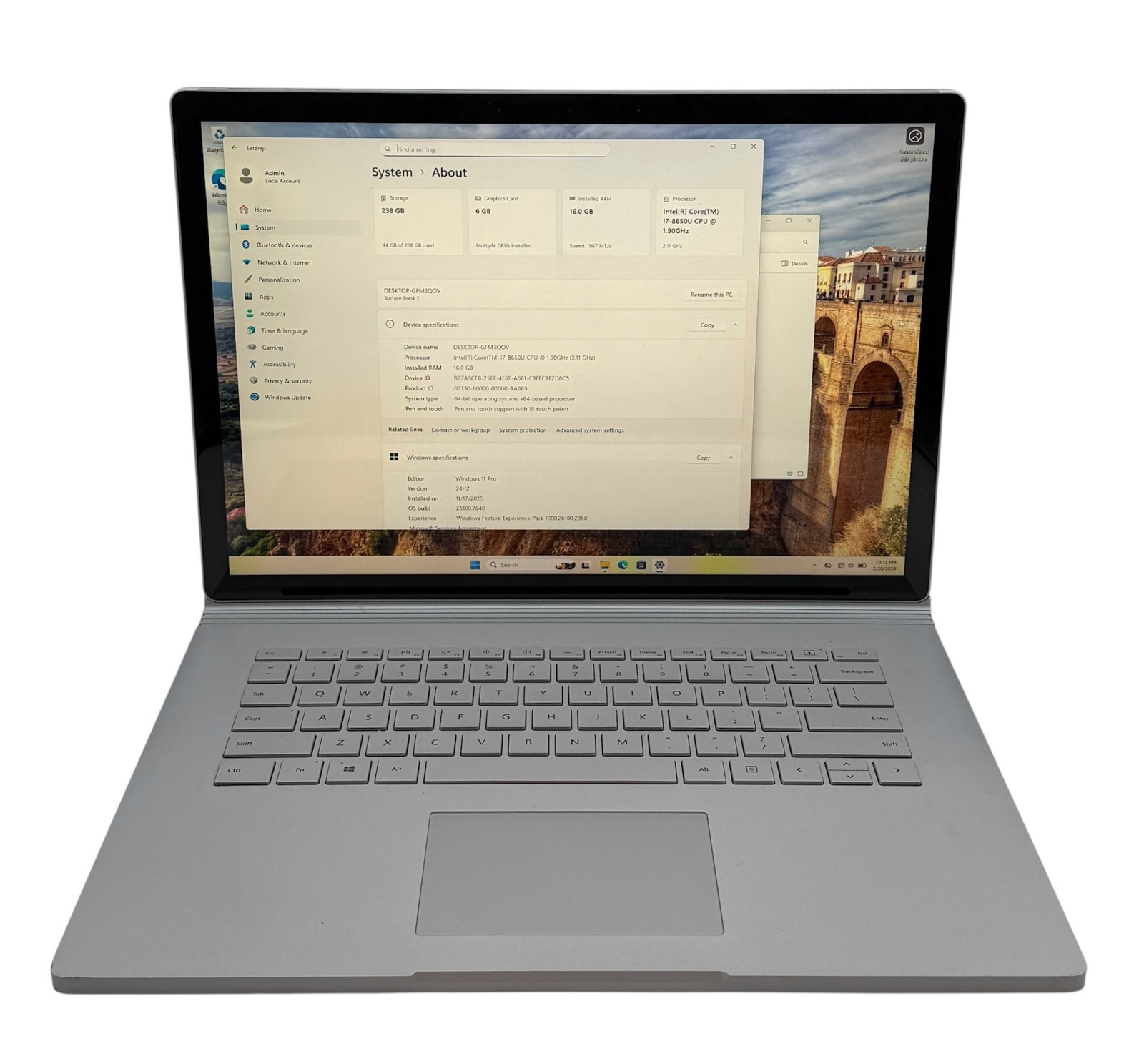 Microsoft Surface Book 2 15″ Intel Core i7, 8650U @ 1.90GHz, 16GB RAM 256GB SSD