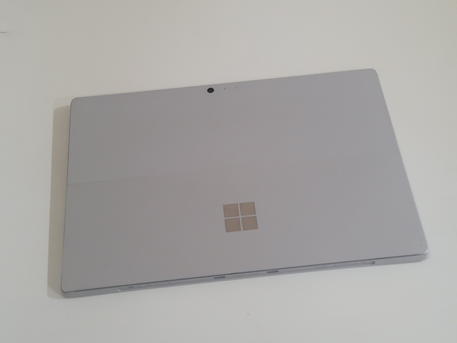Microsoft Surface Laptop 7th Gen i5 256GB SSD 8GB RAM Windows 10 PRO w/ Charger
