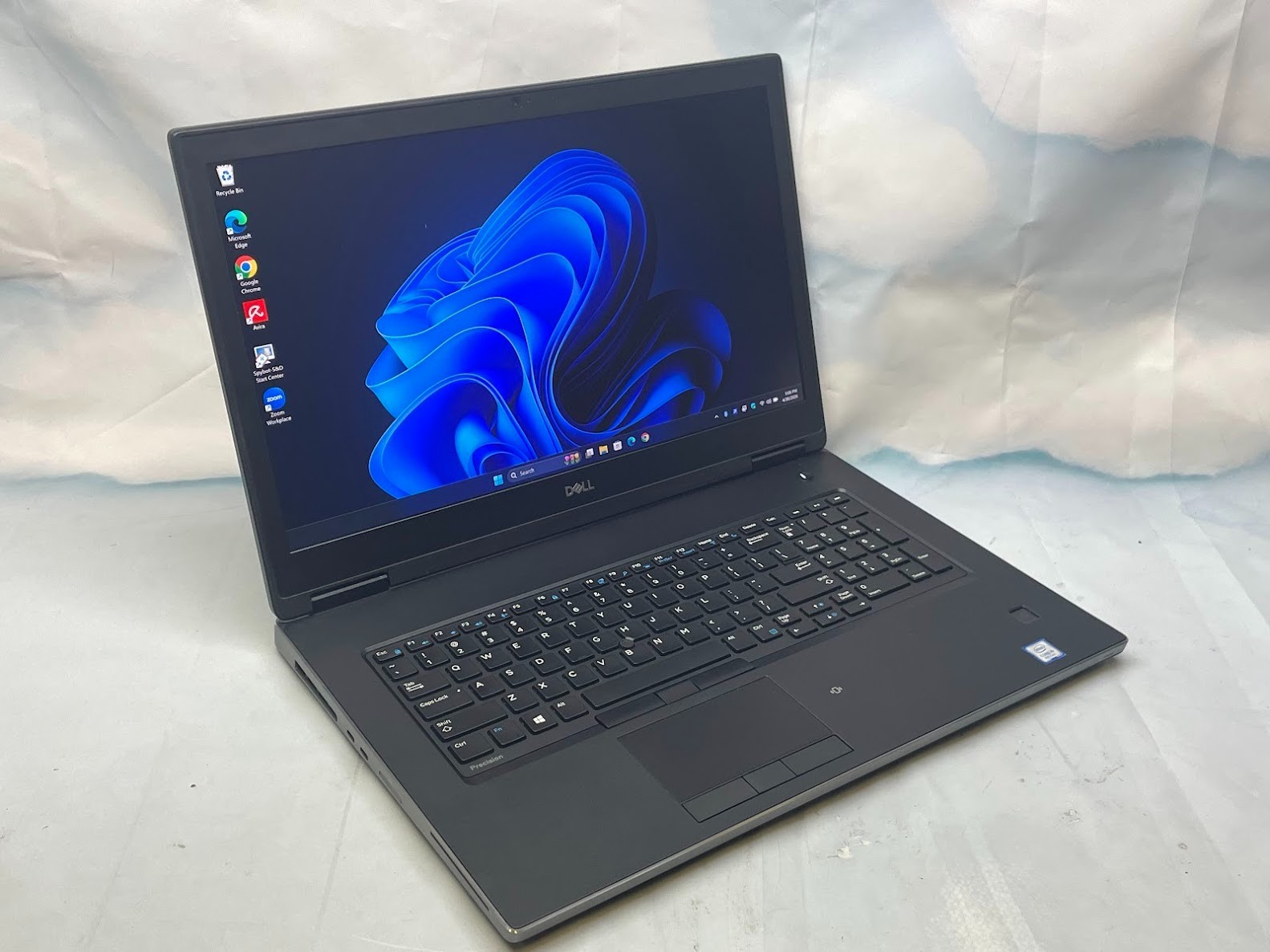 Dell Precision 7730 | i9-8950HK | 16GB RAM | 512GB SSD | FirePro WX 7100 | READ