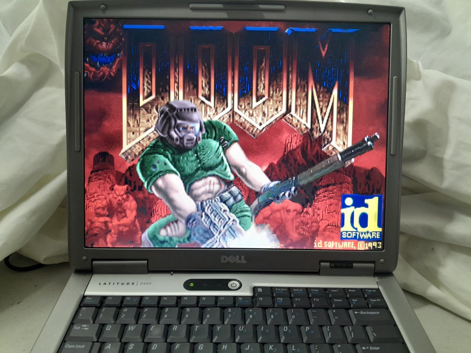 Windows 98 / XP DOS GAMING DUAL BOOT Laptop Retro Vintage PC + Full KB & Mouse!