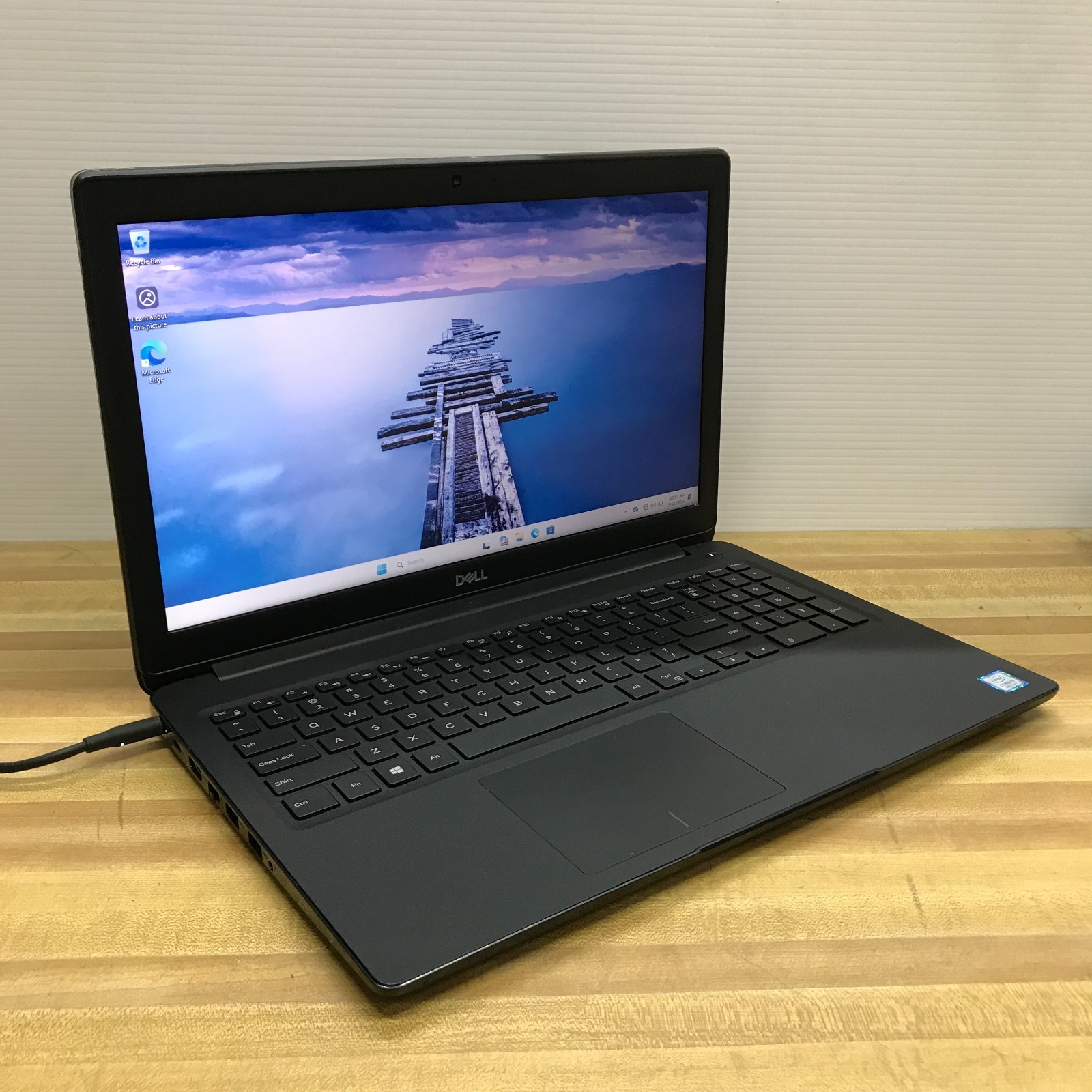 Dell Latitude 3500 15.6″ i5-8265u 1.6GHz 16GB RAM 256GB M.2 SSD (Windows 11 Pro)