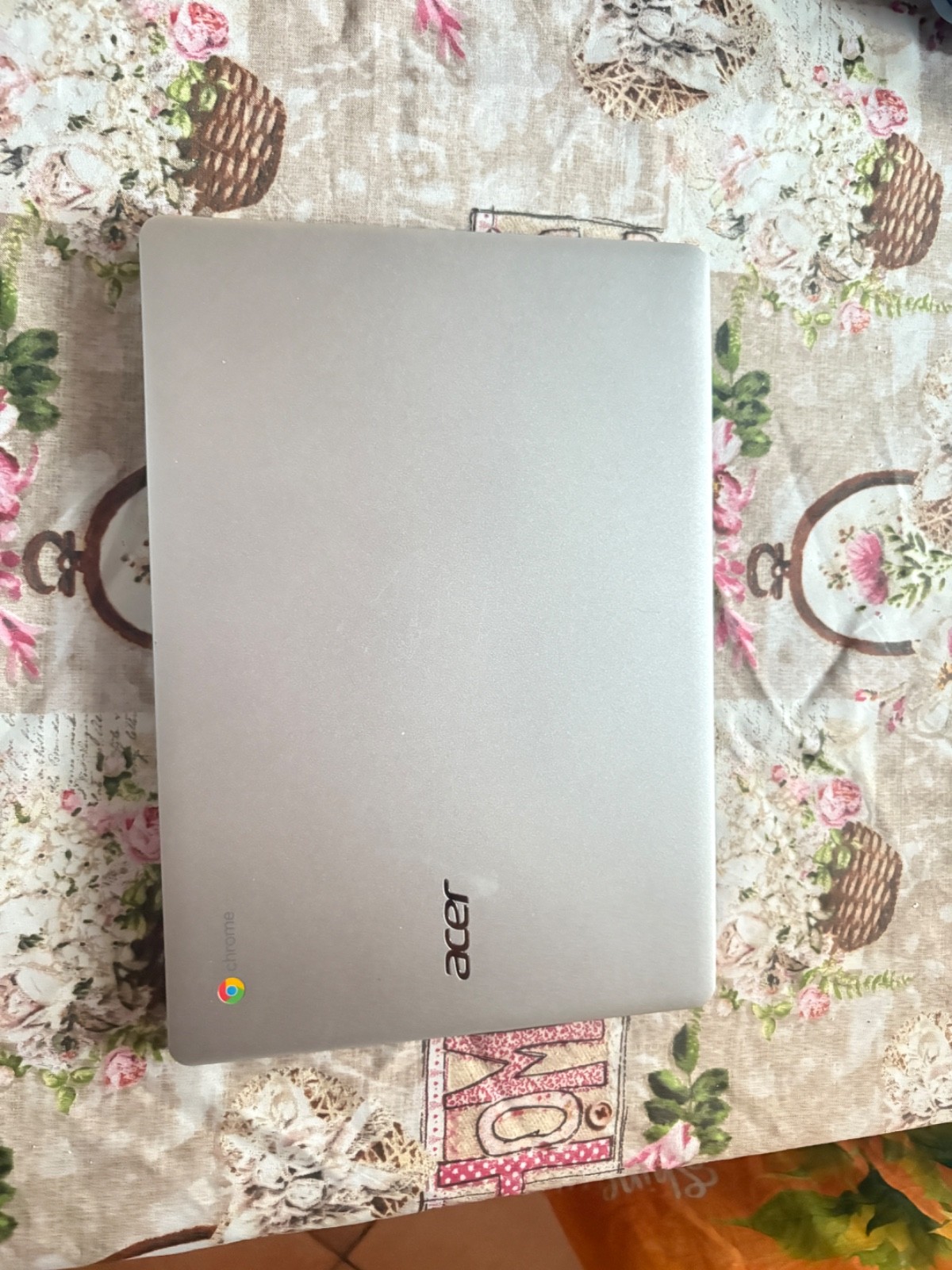 acer chromebook. 314 kept very well, gray color, long battery life