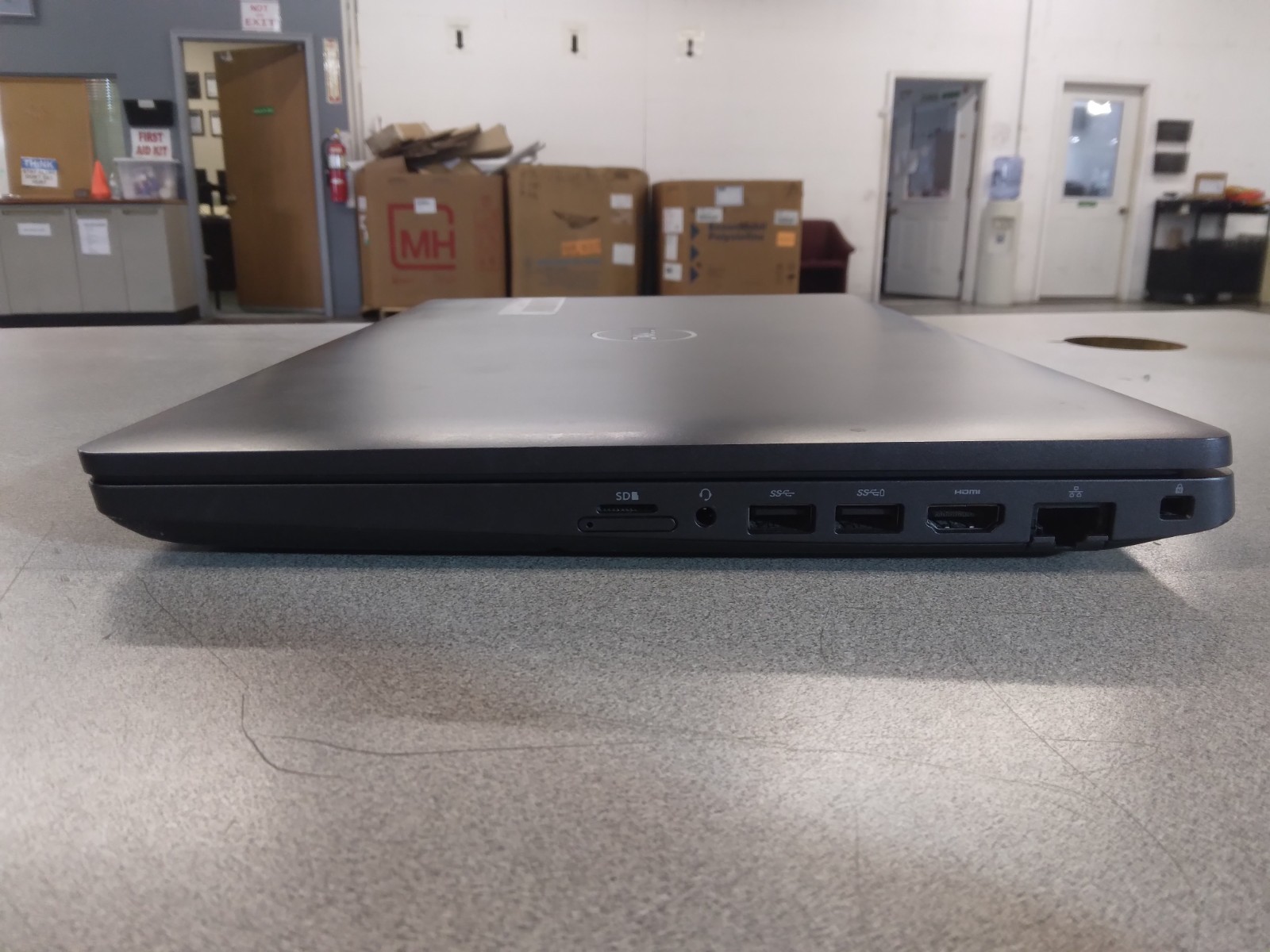 Dell*Latitude*3541*Intel*i7-9850H*512GB*NVMe*16GB*DDR4*Nvidia*Quadro*P620*No*OS