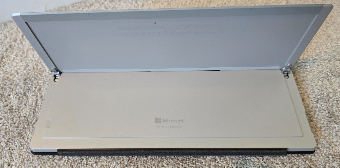 Microsoft Surface Pro 7 128GB SSD, 8Gb RAM, 12.3″, Win 11 Pro, 84% Batt. Health