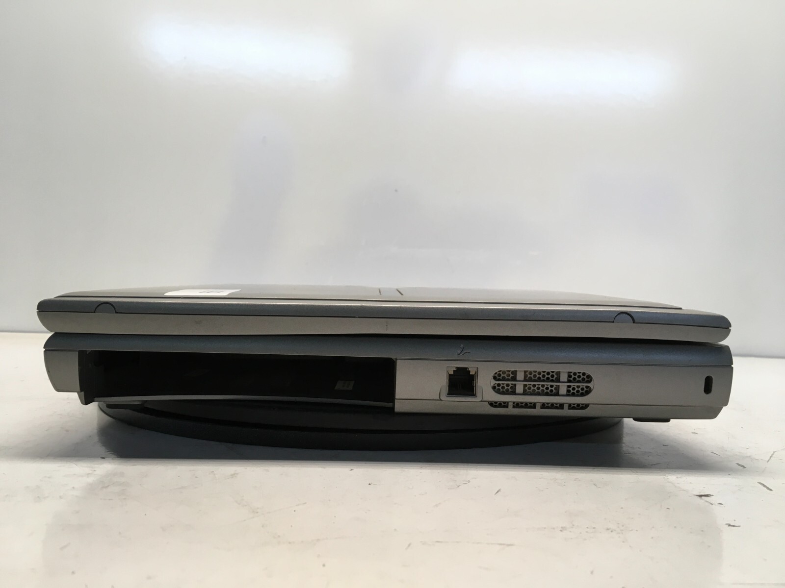 Dell Inspiron 1150 Intel Pentium 4 2.8GHz 1 GB NO HDD – Dim Screen