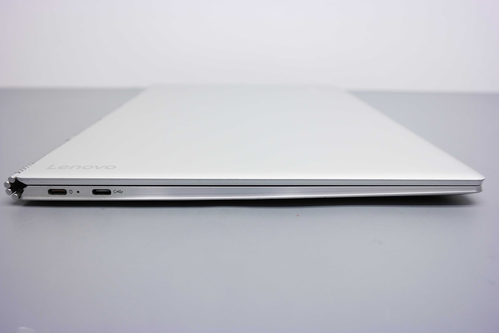 Lenovo Yoga 910-13IKB 13.3″ Core i7-7500U 8GB 256GB SSD