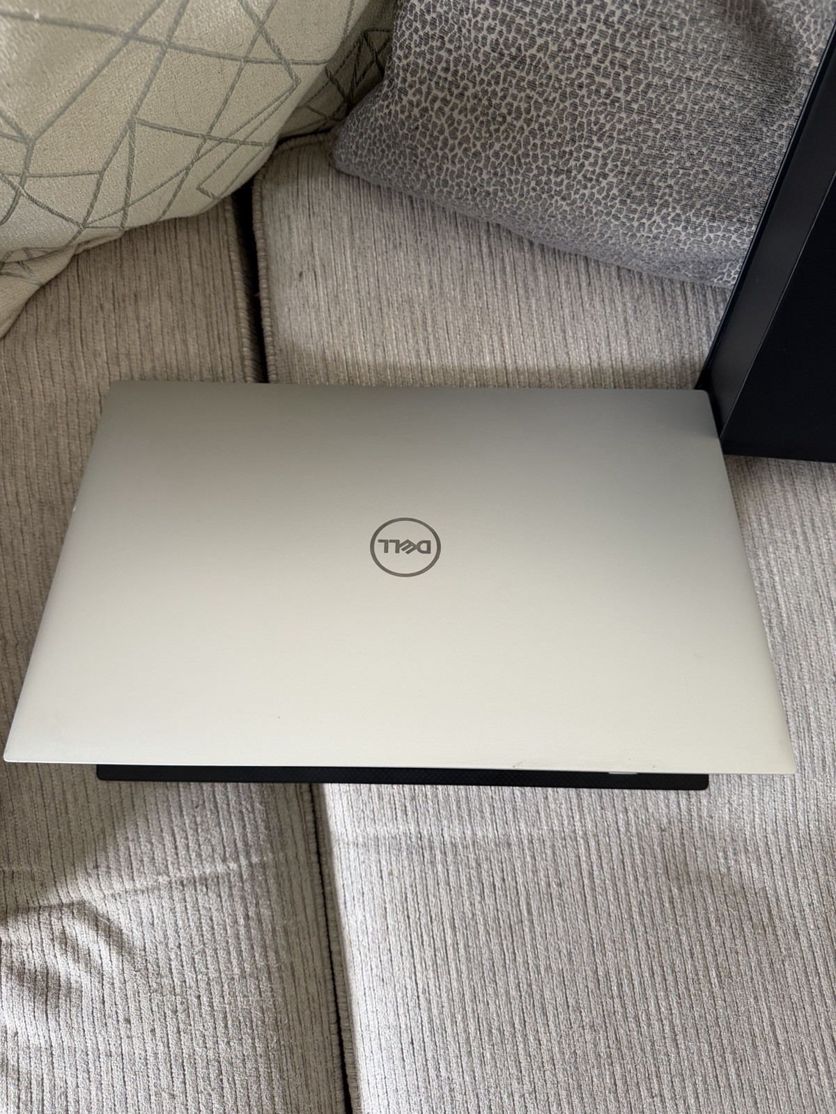 Dell XPS 17 9700 17in 4K Touch i7-10875H 64GB 954GB SSD RTX 2060