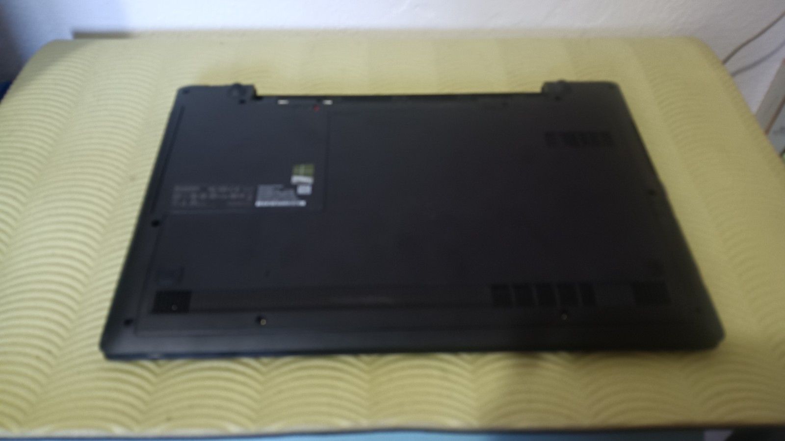 Lenovo ideapad G70-35 17.3″ 1600×900 AMD A8-6410 QUADCO 8gb 256gb RADEON R5 1GB