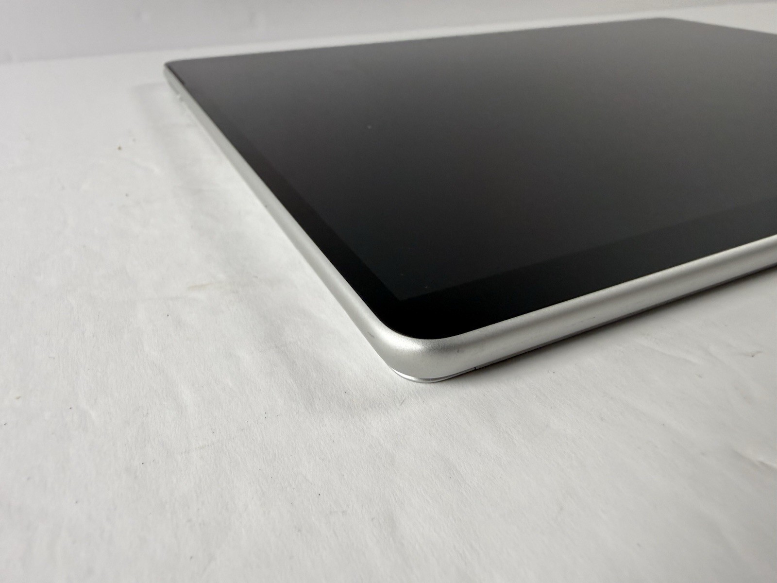 Microsoft Surface Pro 8 (1982) i5-1145G7 – 16GB RAM – 256GB 120Hz – Win 11 Pro