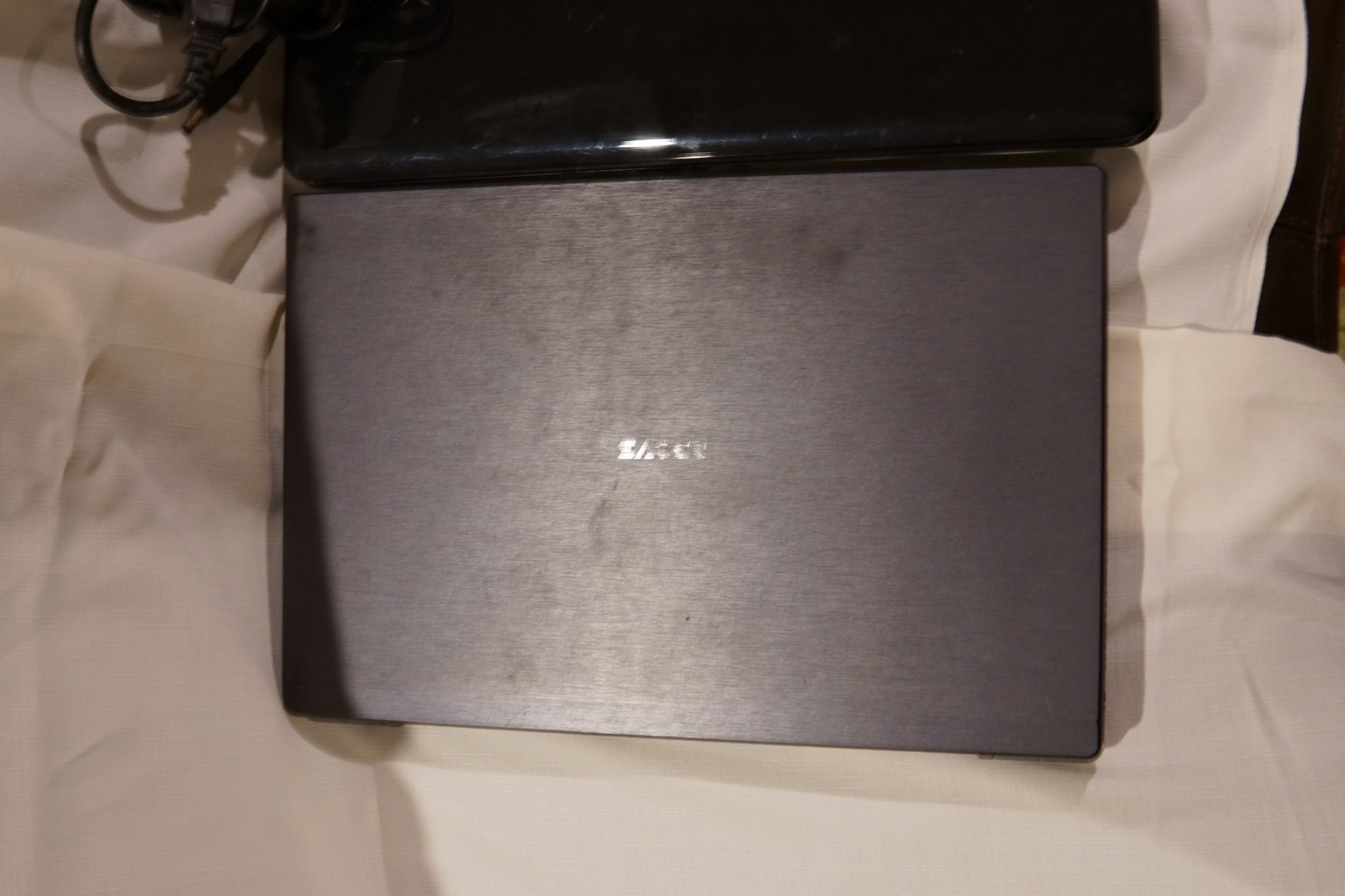 Lot of Laptops for parts. MacBook A1181, Toshiba P300D, Clevo W650SH