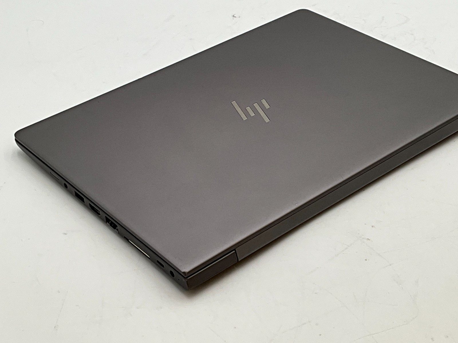 HP ZBook 14u G5 4VY18US i7-8650U 1.90G 16GB no os NVMe LAPTOP 5CG8526Z7M