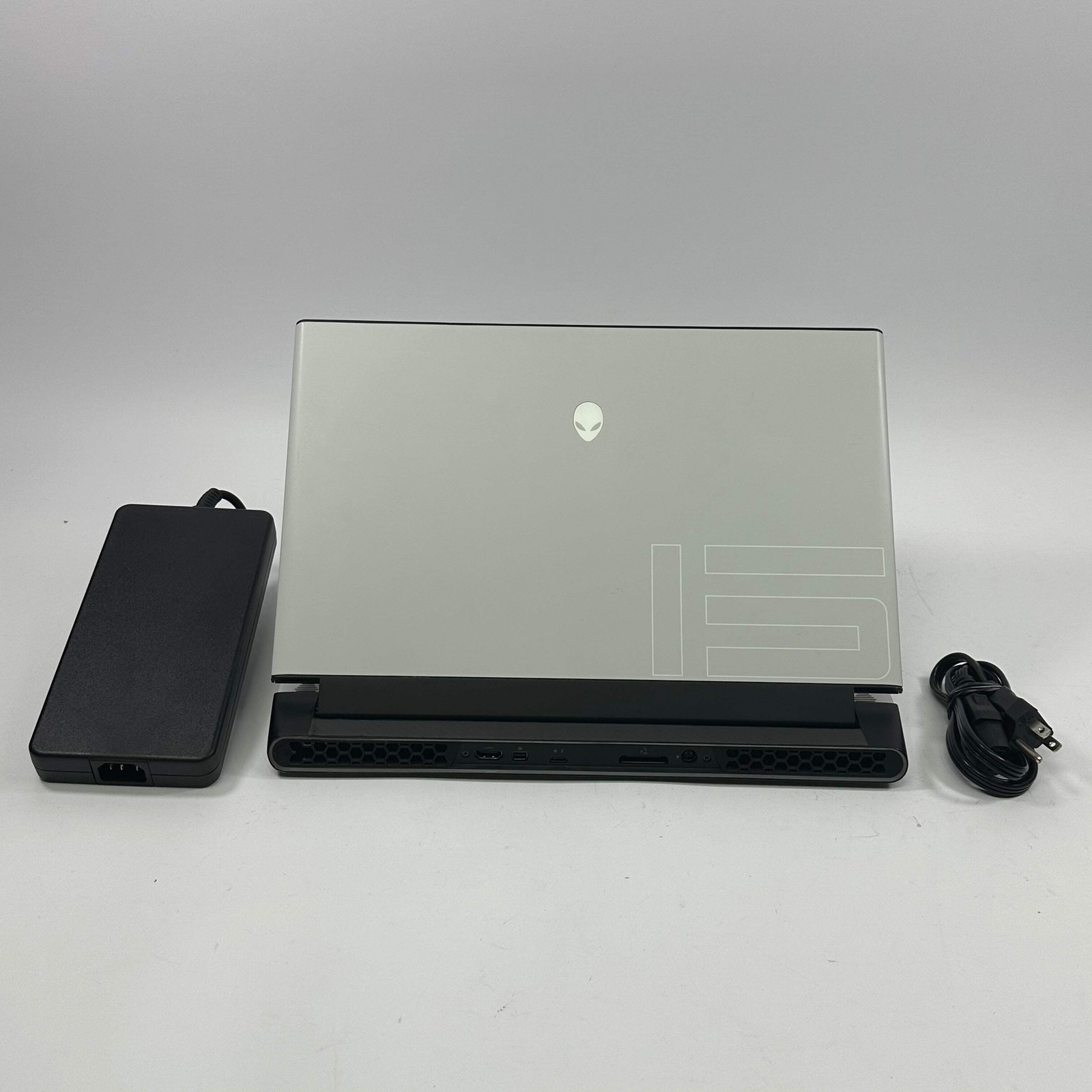 Alienware M15 15.6″ i9-10980HK 2.4GHz 32GB RAM 1.5TB SSD GeForce RTX 3080