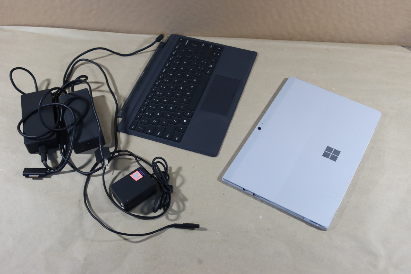 Microsoft Surface Pro 5 i5-7300U 8GB RAM 256GB Wi-Fi + LTE