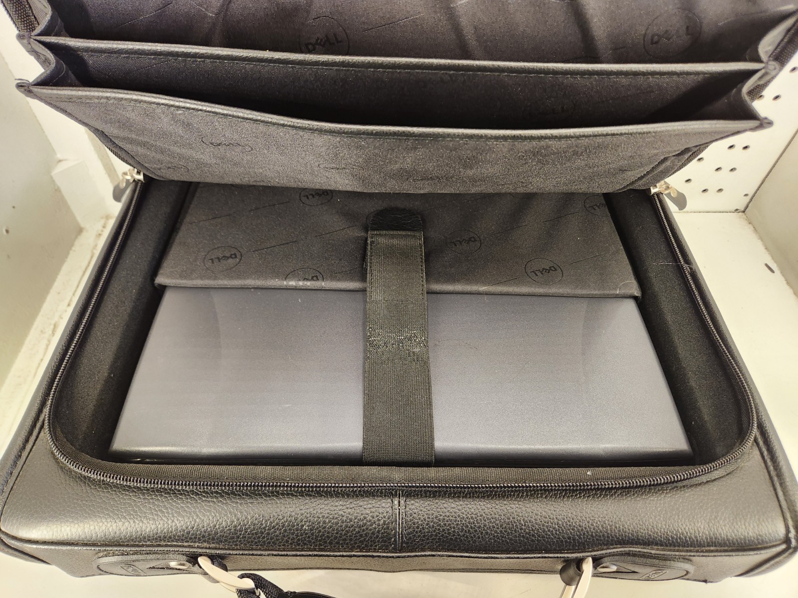 Vintage Dell Latitude C600/C500 PP01L Intel Pentium III No HDD w/ Bag & Charger