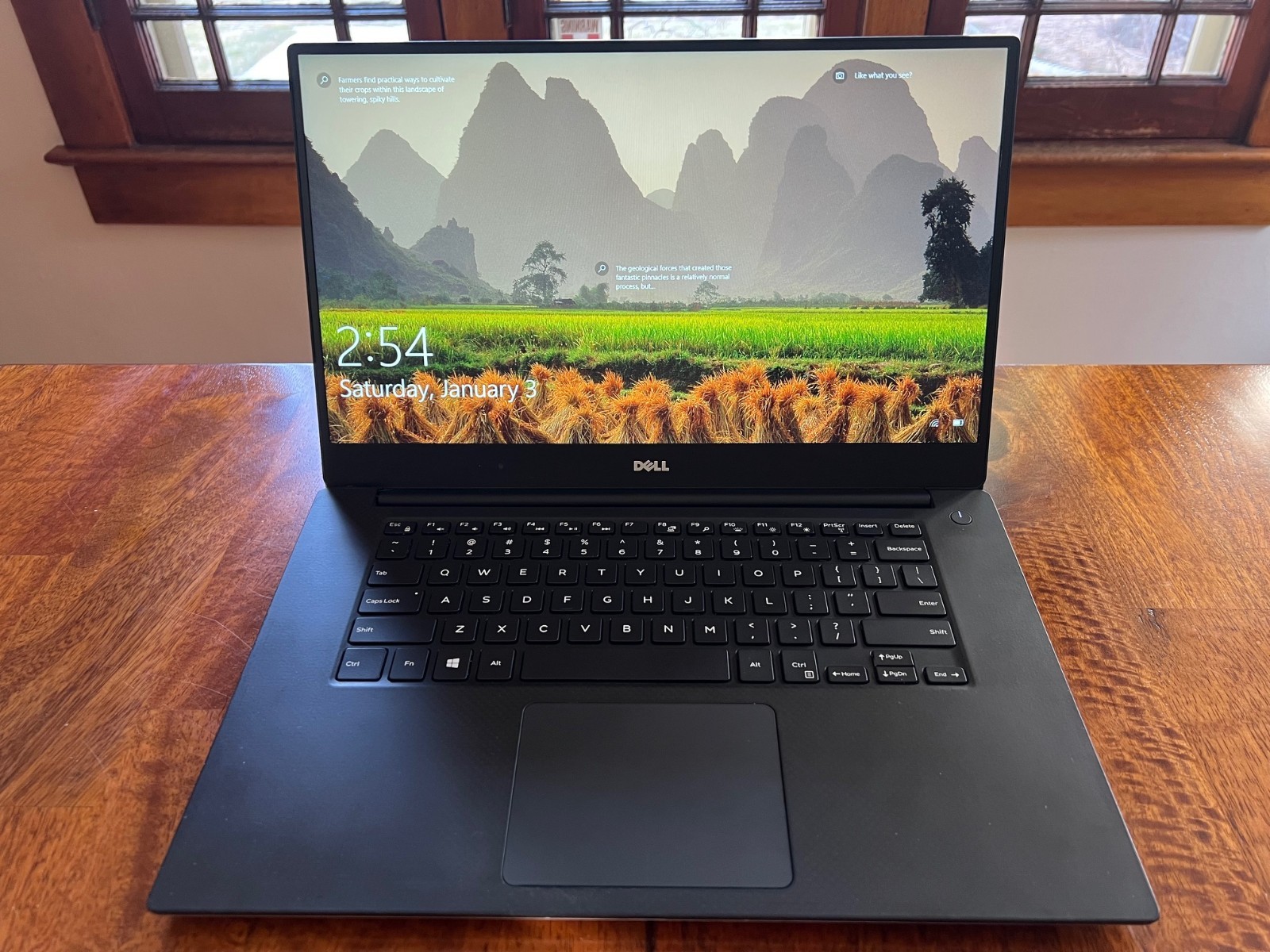 Dell XPS 15 9560 15.6″ i5-7300HQ GTX 1050 8GB RAM 256GB SSD Windows10