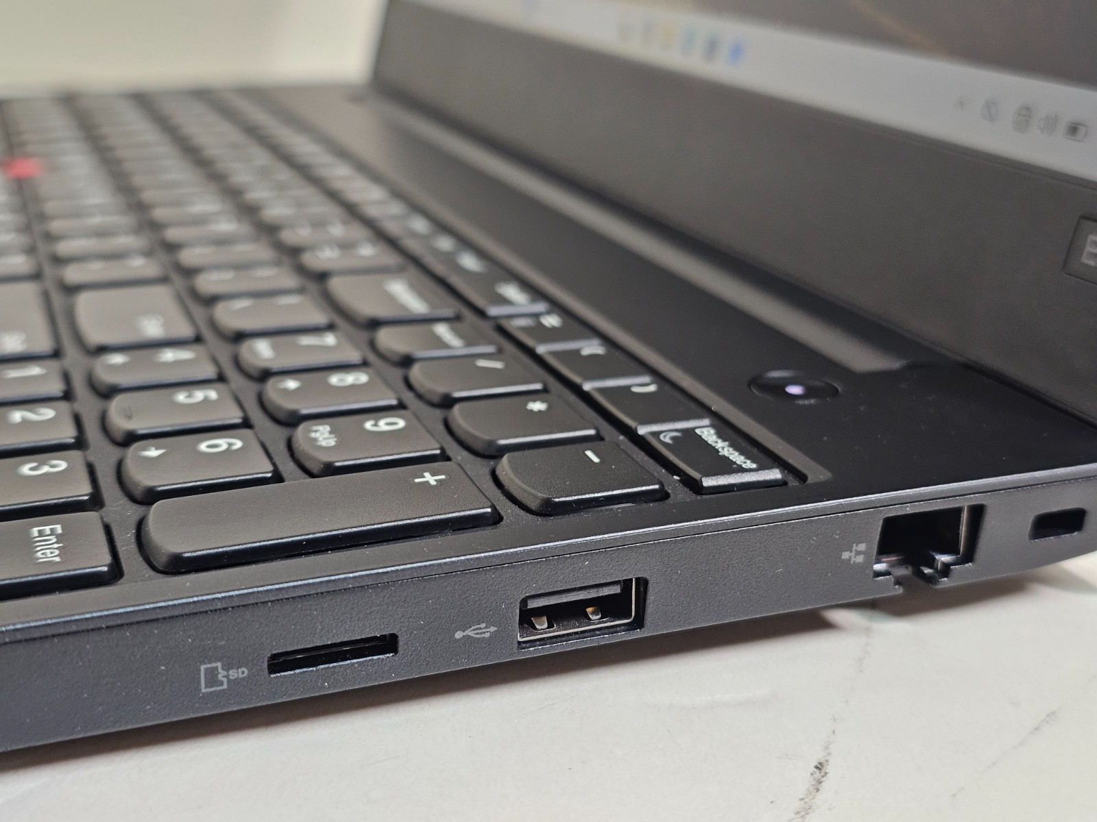 Lenovo ThinkPad E590 Laptop – 1.6 GHz i5-8265U 8GB 1TB Webcam 15.6″ – SP1
