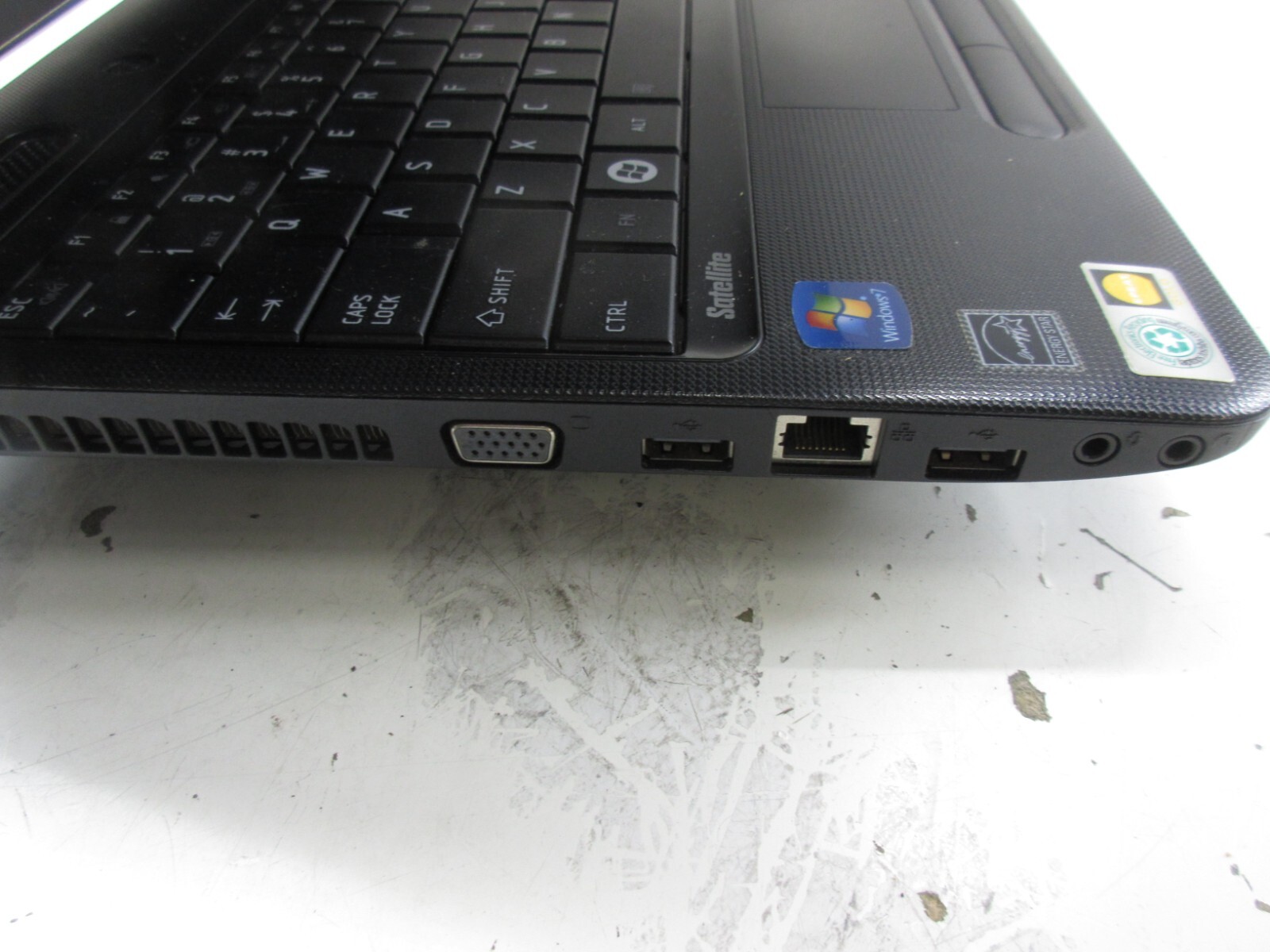 Toshibia Satellite C655D-S5200 AMD C-50 1.00GHz 3GB NO HDD No Batt