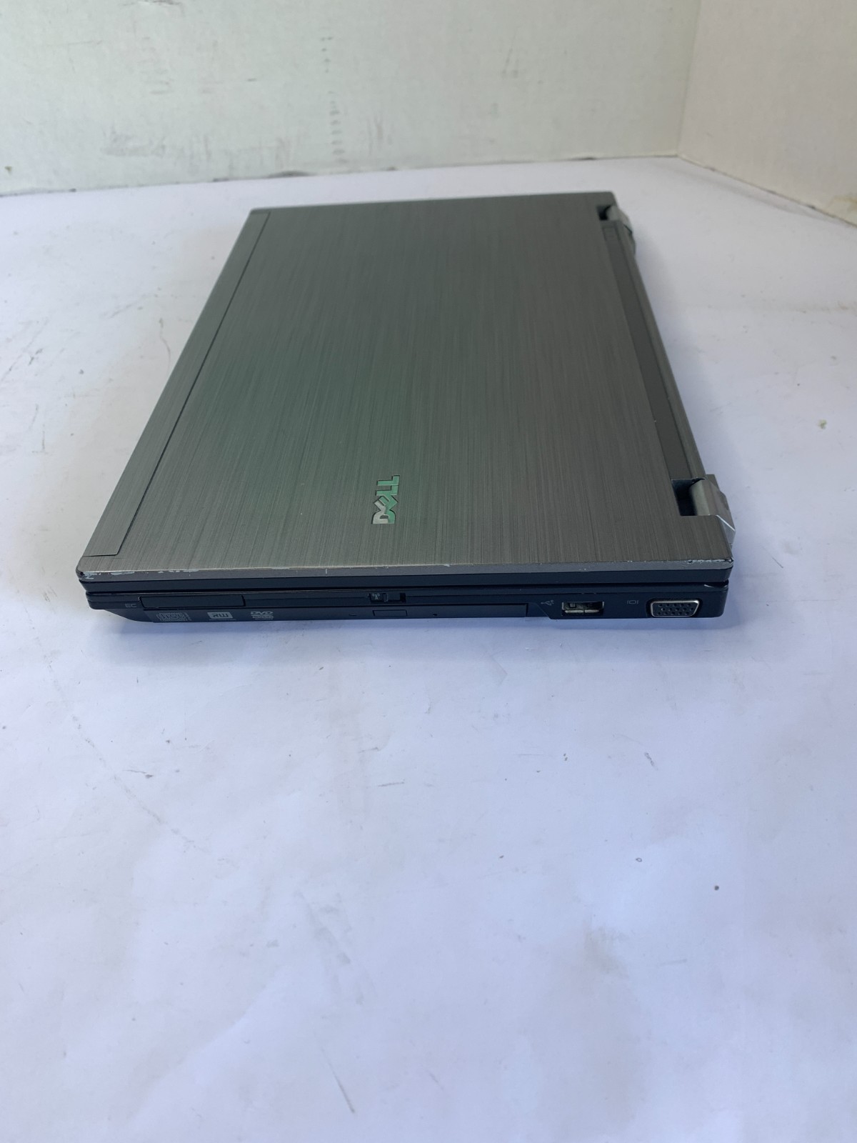 Dell Latitude E4310 – i5 m560 – 8Gb DDR3 – NO HDD/NO SSD – DEAD BATT – Read