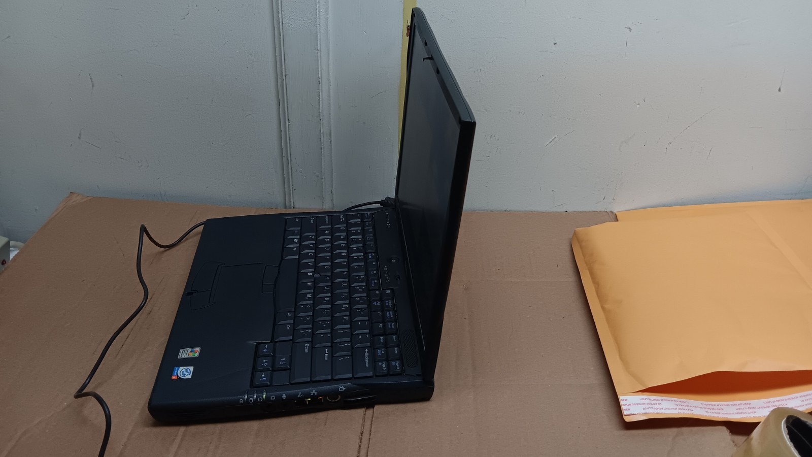 Vintage Dell Latitude C640 Laptop 2 GHz Windows XP Pro Serial & Parallel port