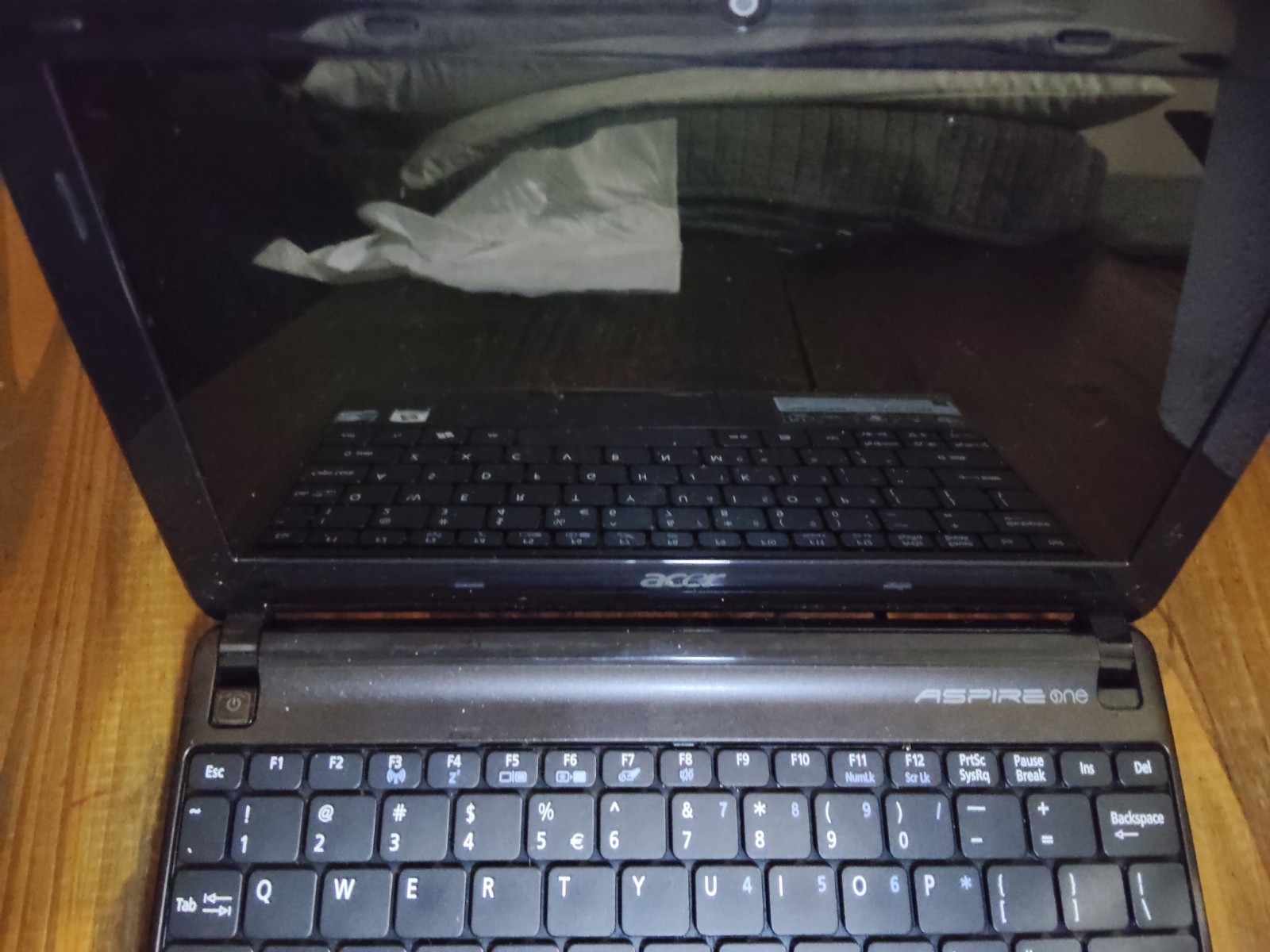 Acer Aspire One Laptop Computer Model ZE6 Windows 7 For * Repair Or For Parts .