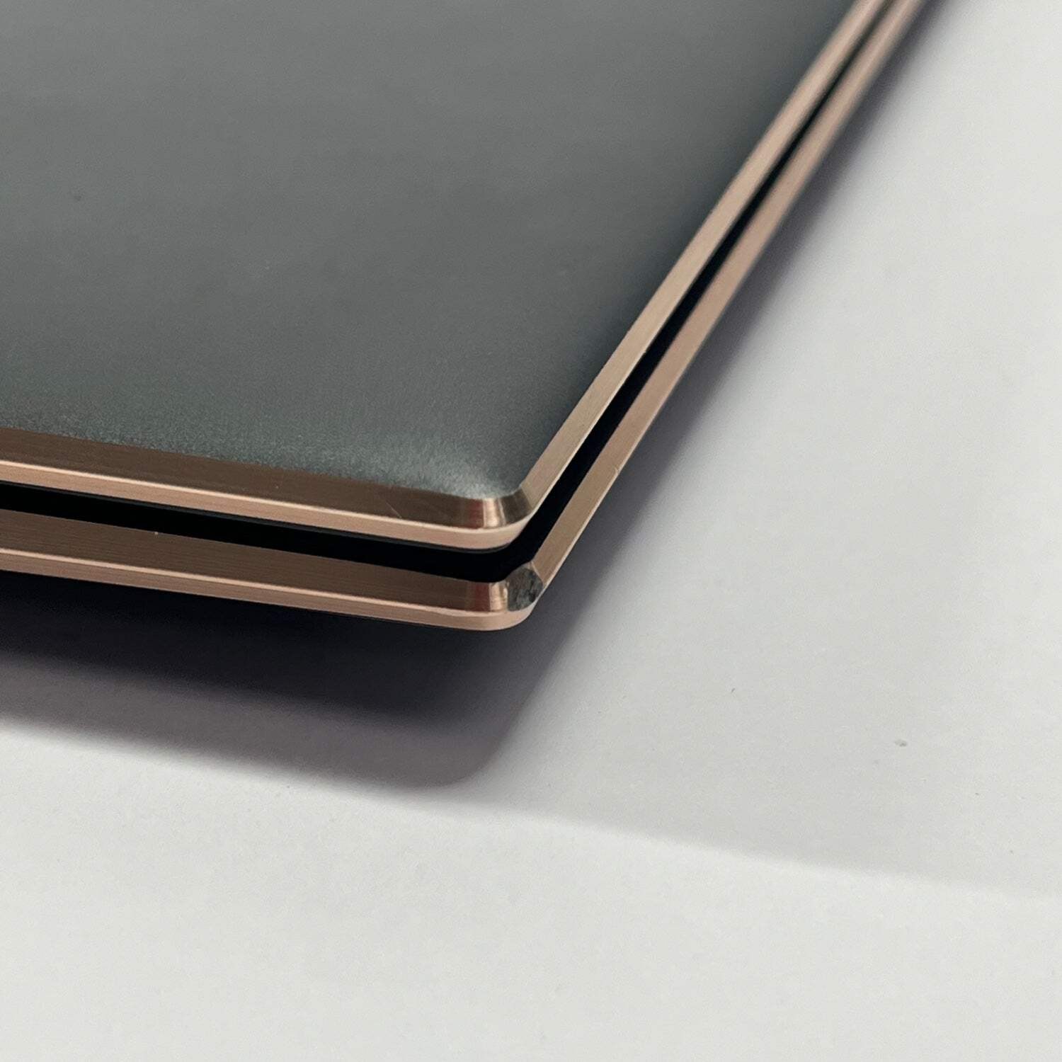 Broken HP Spectre x360 16GB RAM 512GB SSD Stuttering and Faded Screen