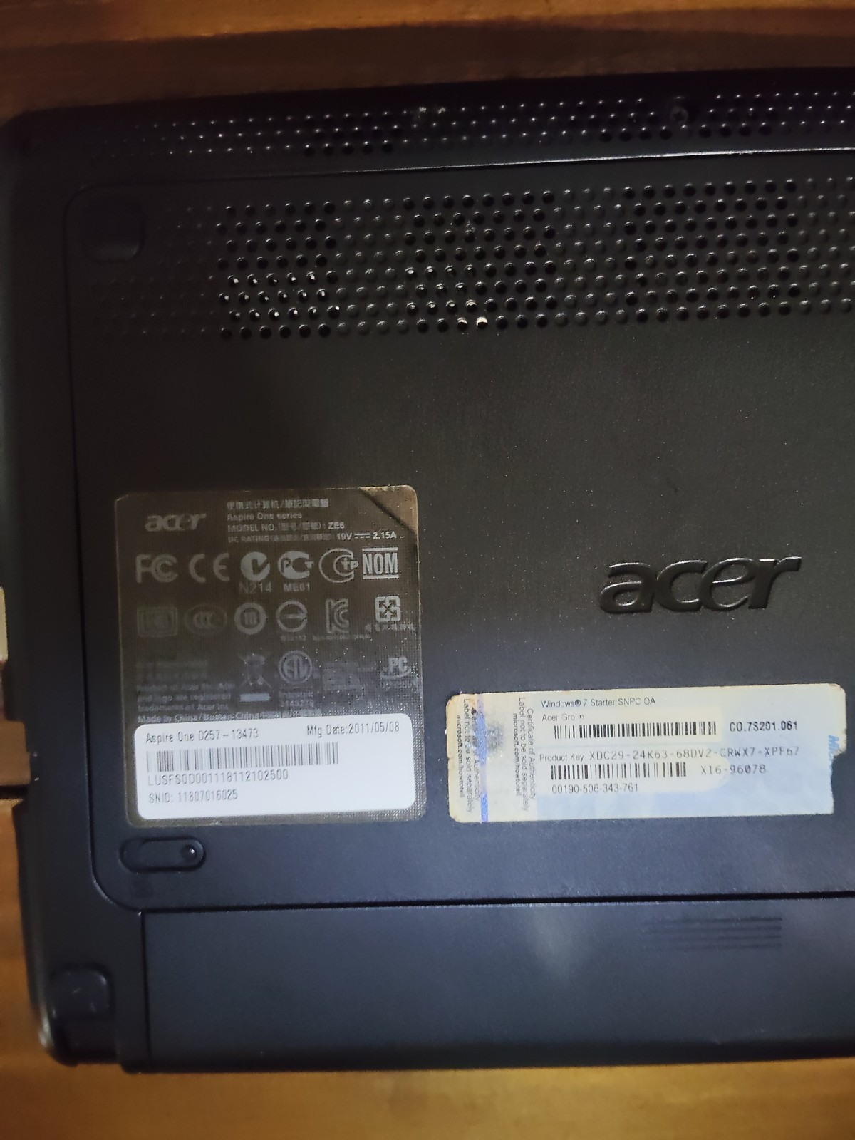 Acer Aspire One Laptop Computer Model ZE6 Windows 7 For * Repair Or For Parts .