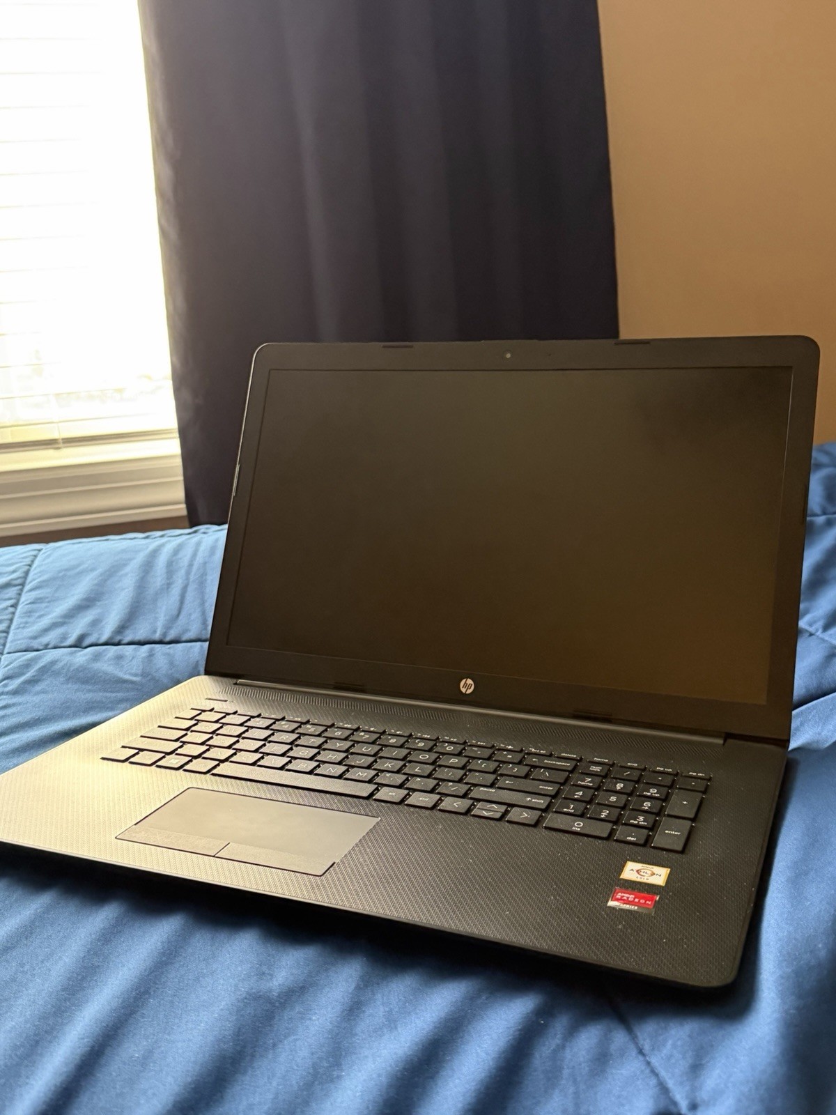 HP 17z-ca200 laptop 2tb Of Storage & AMD Athlon gold chip